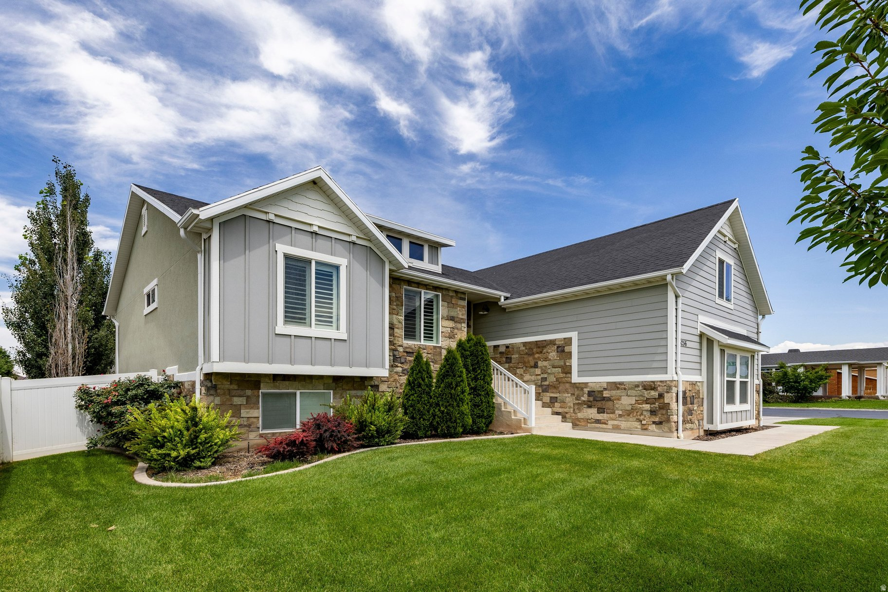 TRAILS EDGE - Residential