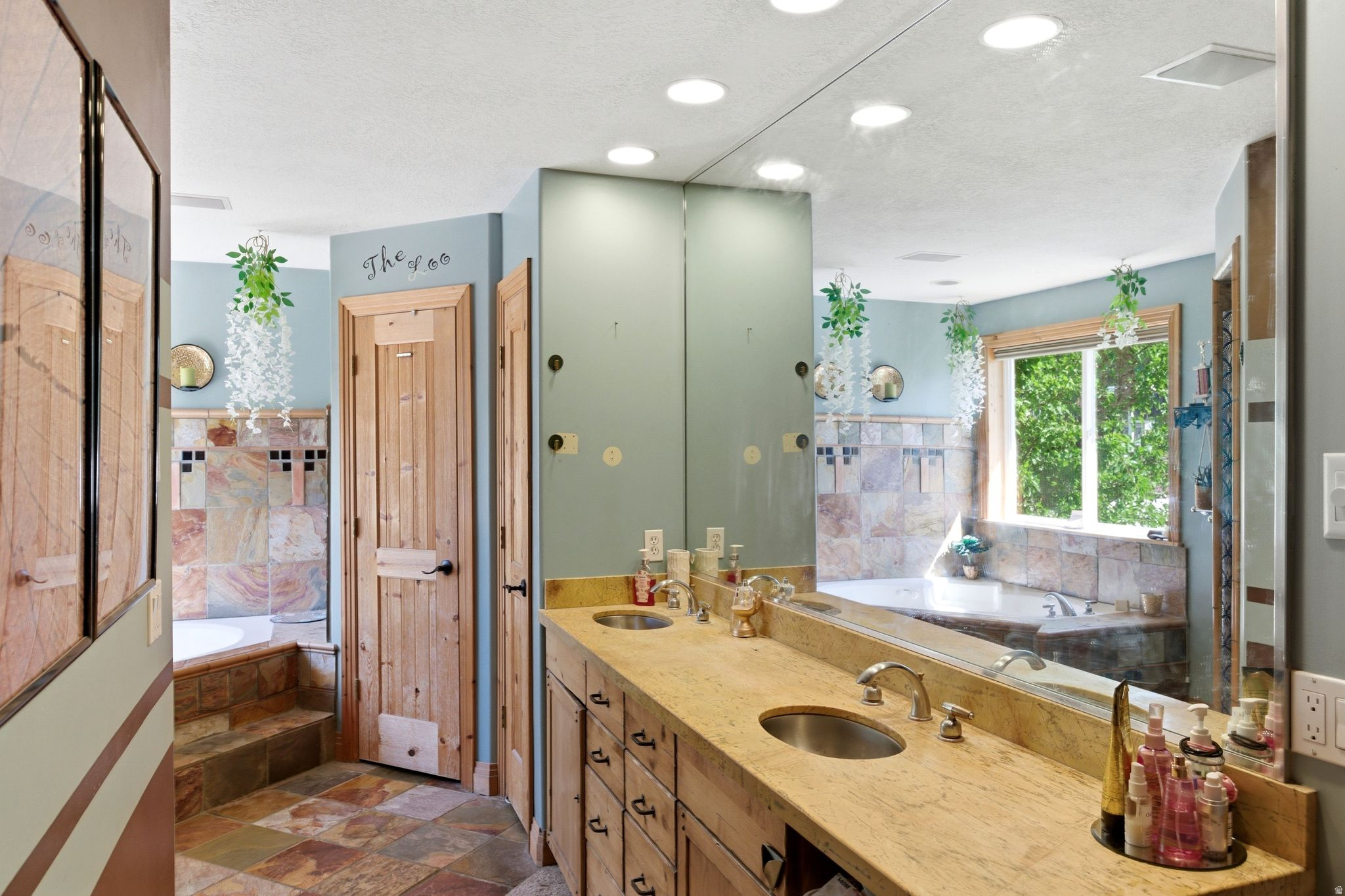 PARKWAY PALISADES - Residential