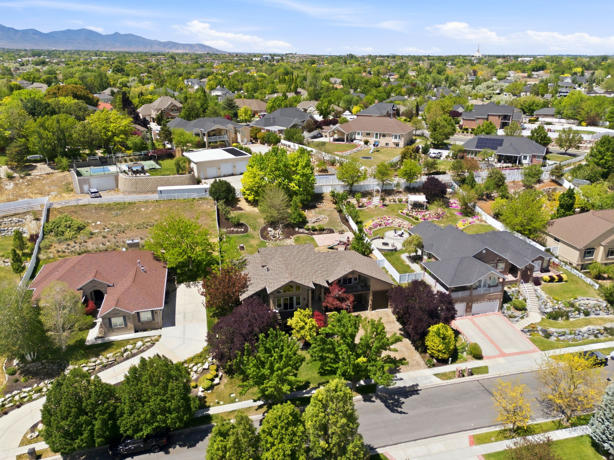 PARKWAY PALISADES - Residential