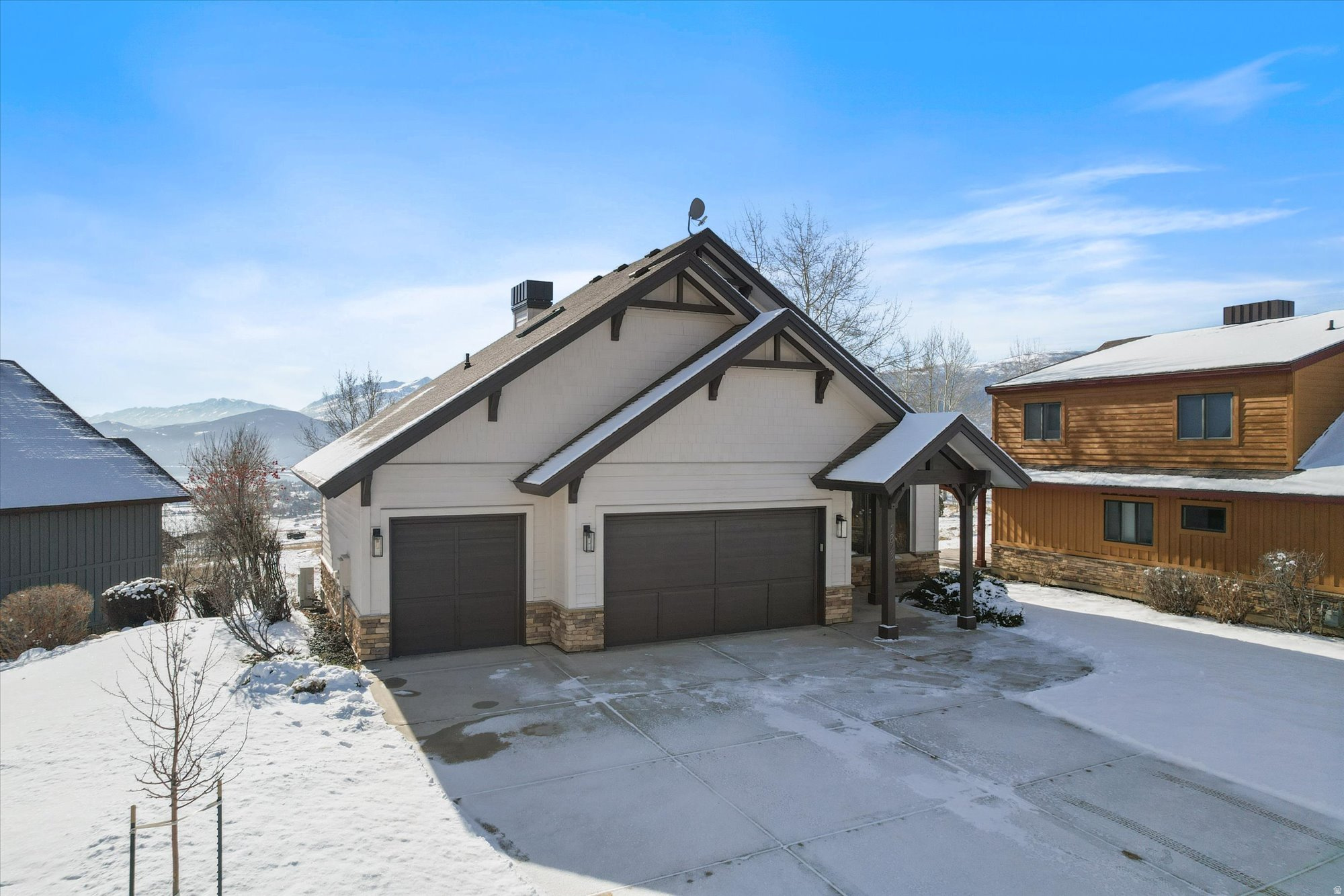 TRAPPERS RIDGE - Residential