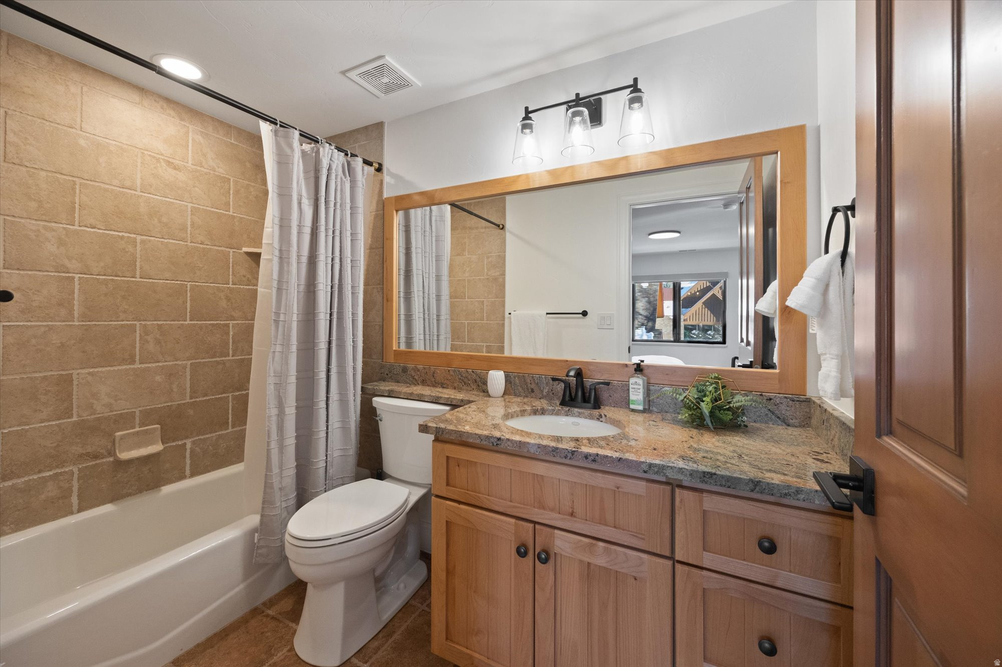 TRAPPERS RIDGE - Residential