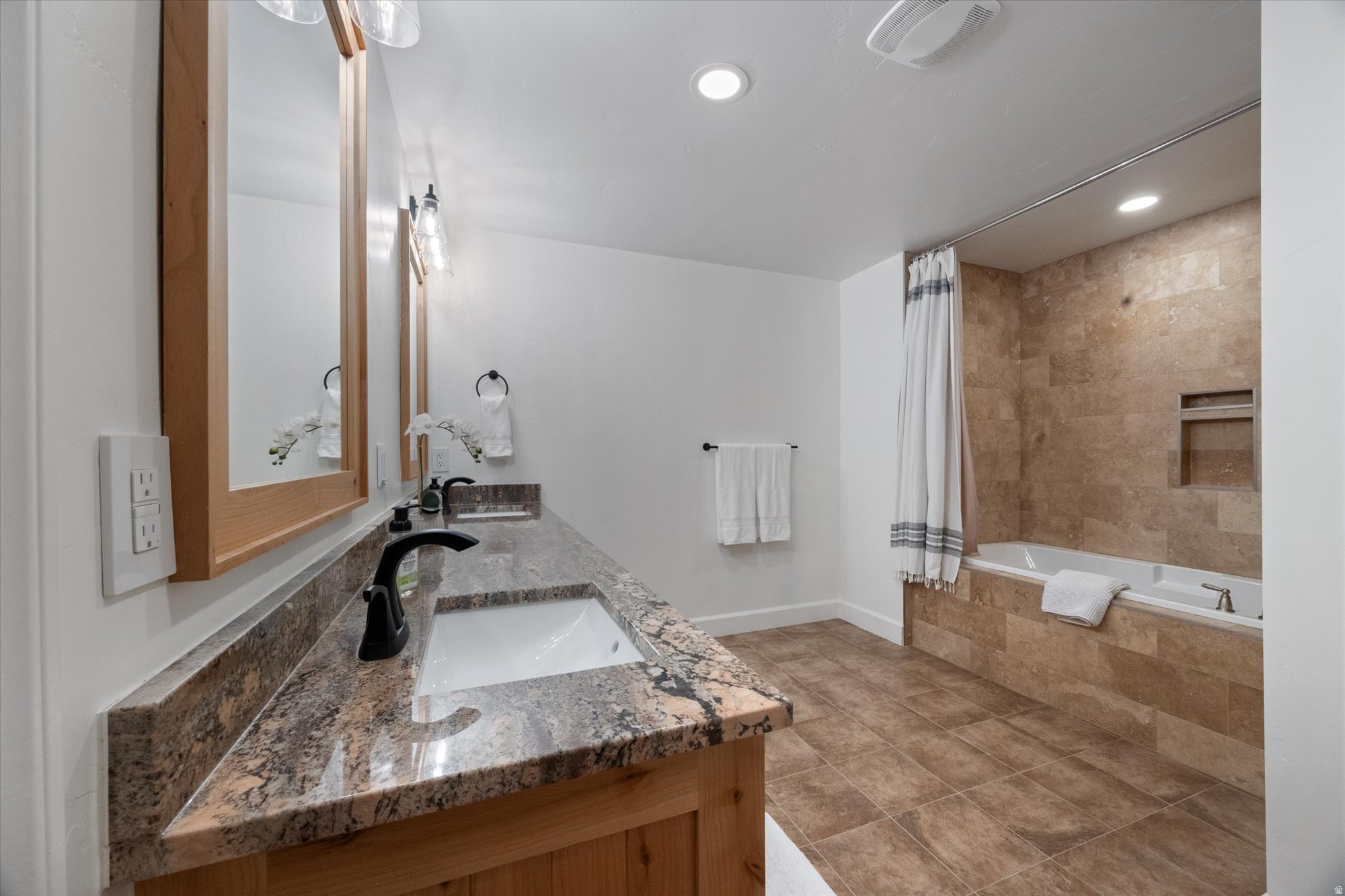 TRAPPERS RIDGE - Residential