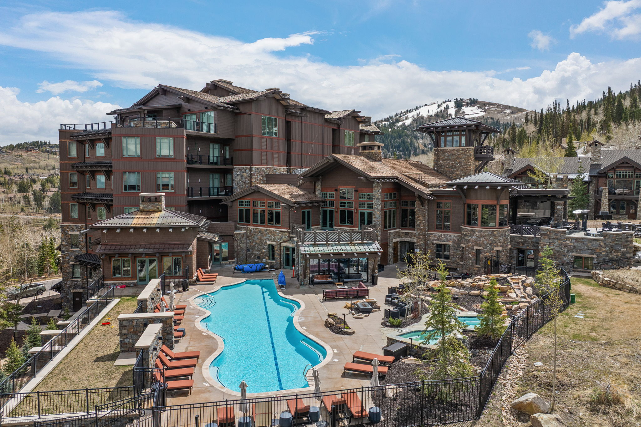 SHOOTING STAR LODGE CONDO - Residential