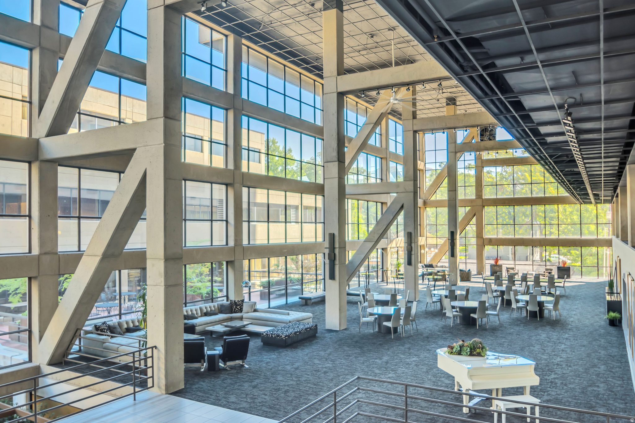GOVERNORS PLAZA - Residential