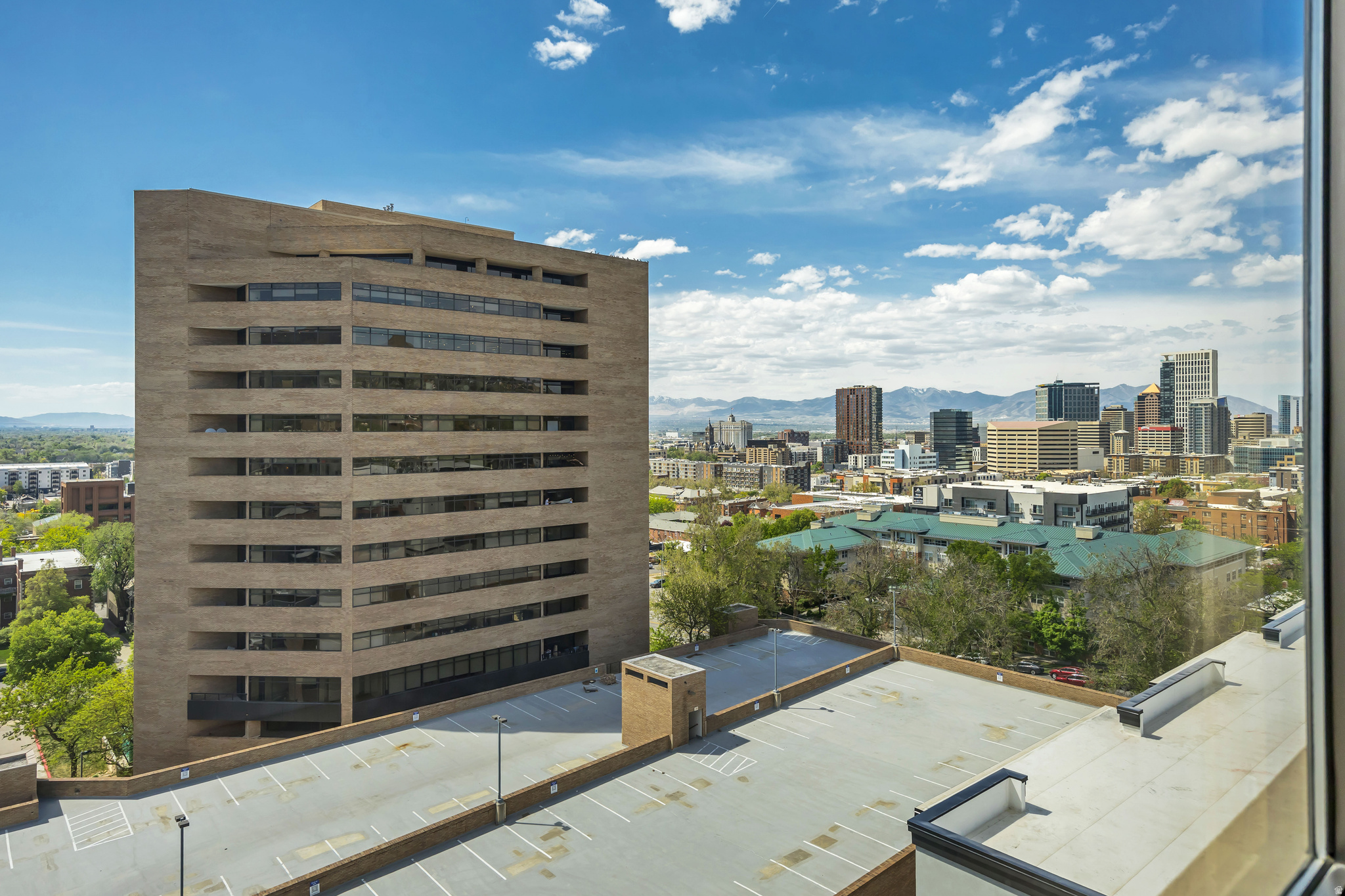 GOVERNORS PLAZA - Residential