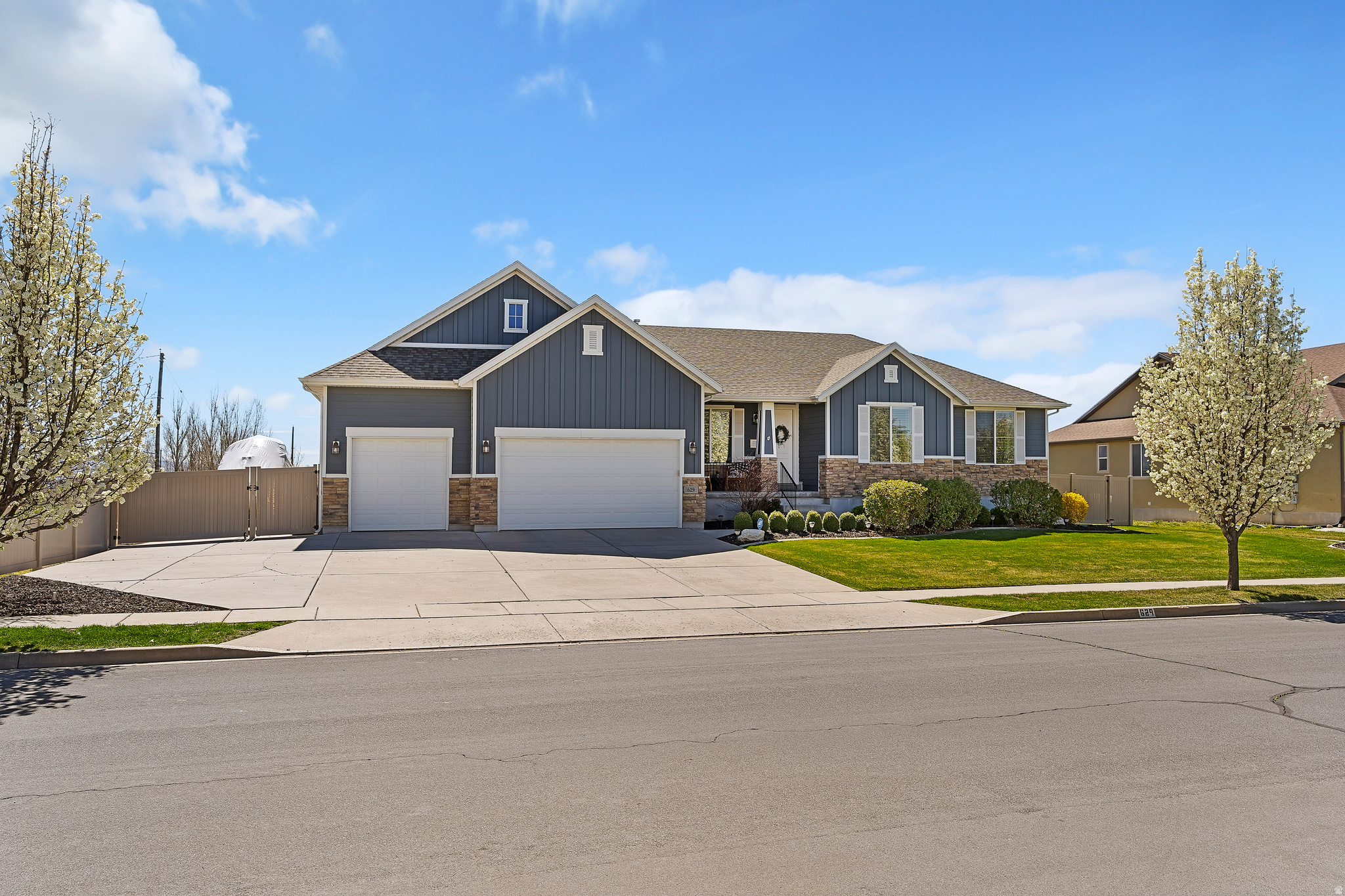 SUNSET EQUESTRIAN - Residential