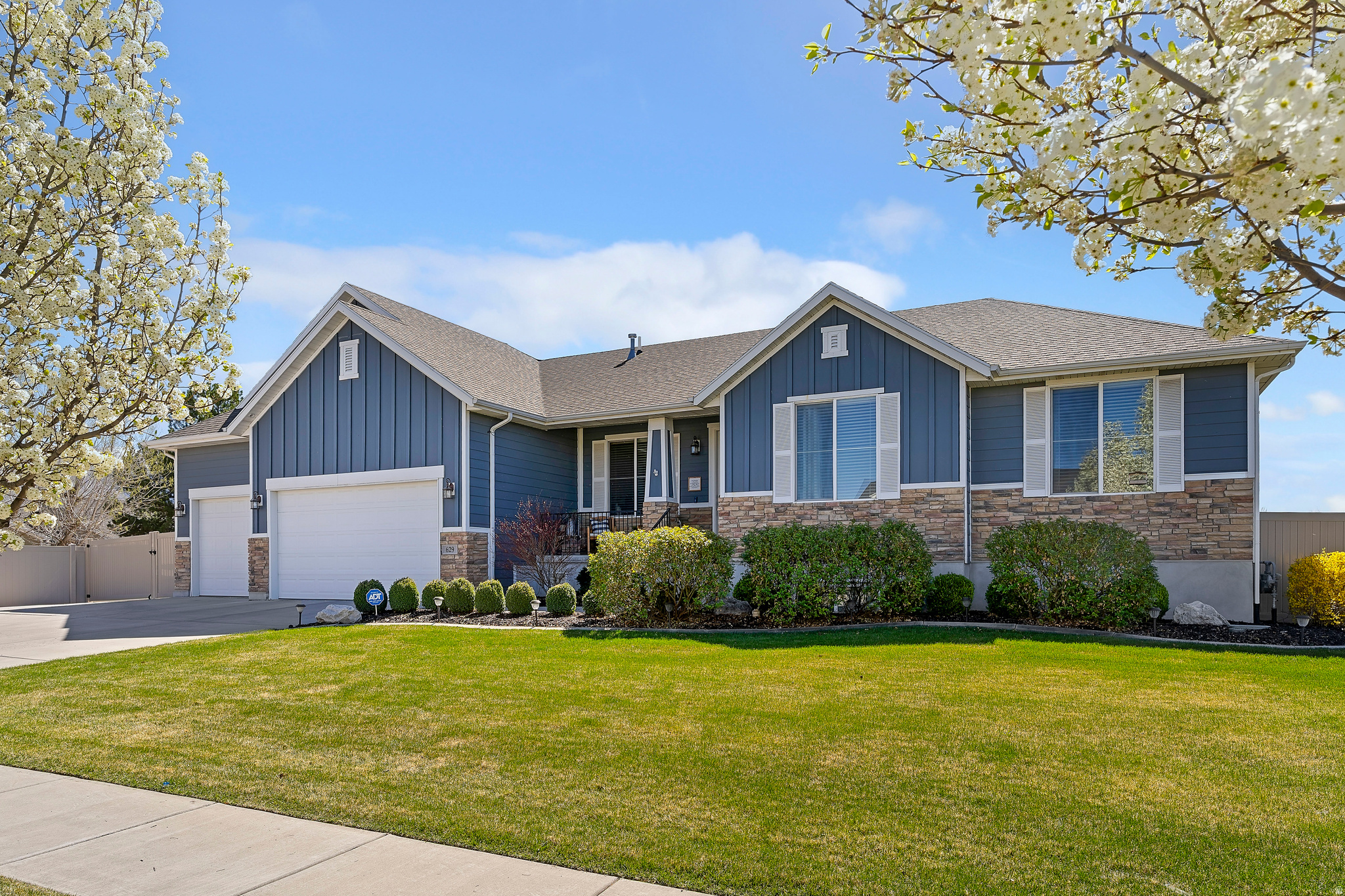 SUNSET EQUESTRIAN - Residential