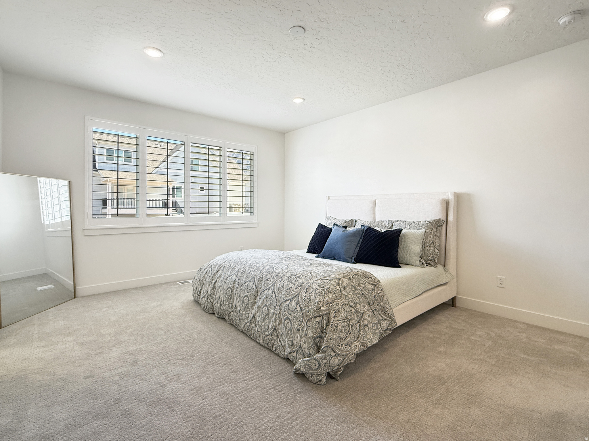 ROCKY - Residential