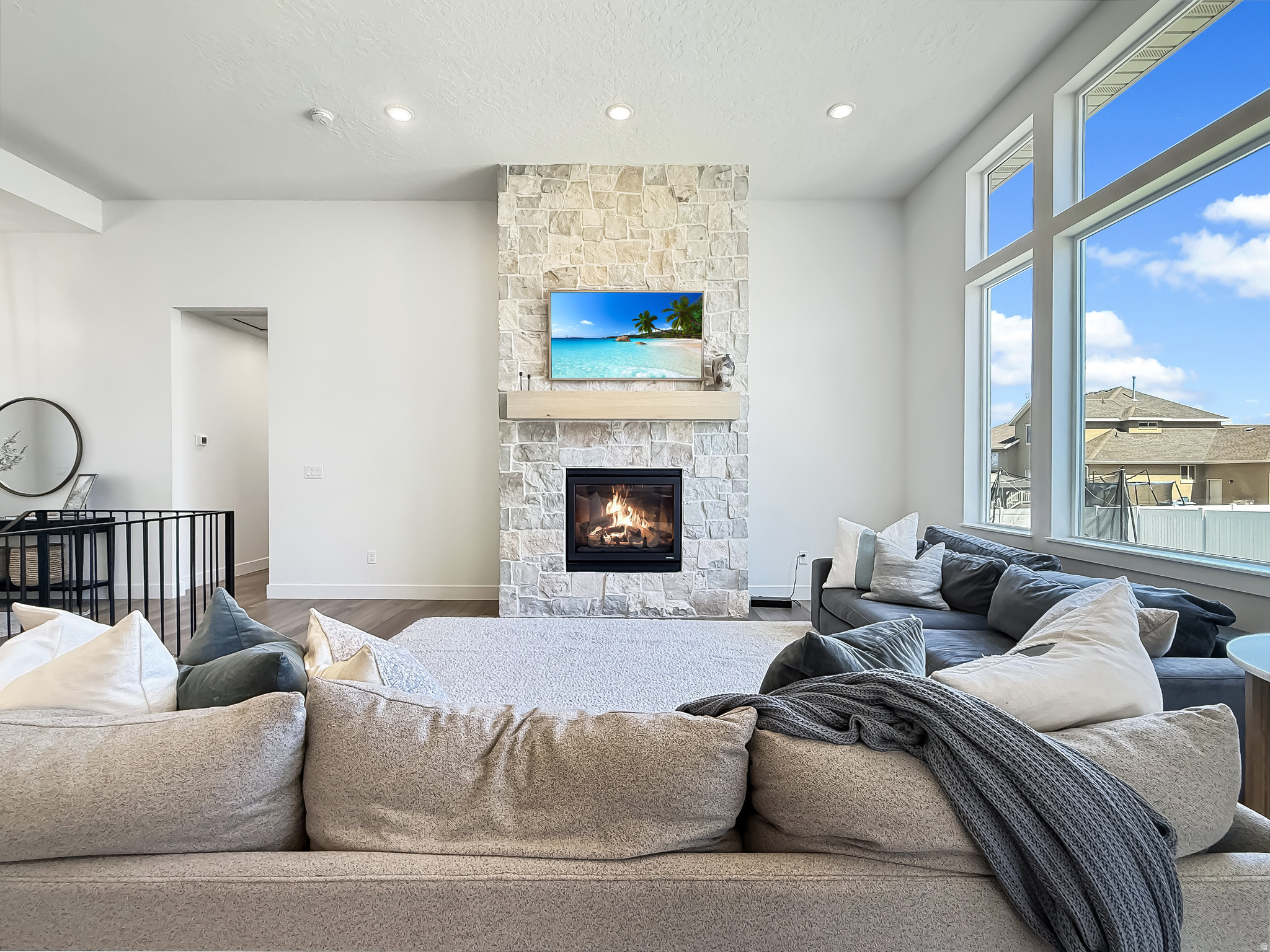 ROCKY - Residential