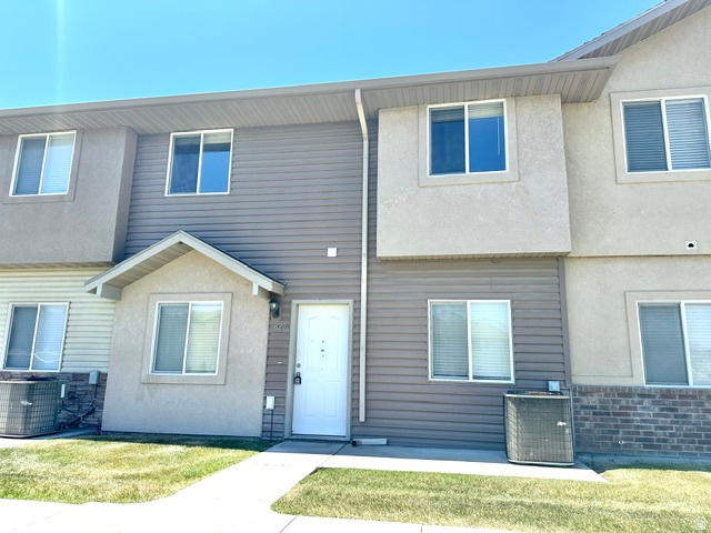 Easy to see!  Beautiful mid-unit townhome with 3 bedrooms, 2.5 bathrooms, and a 2-car garage. This home features an open floor plan on both levels with a spacious great room on the main floor and an upstairs family room for additional living space. The kitchen includes granite countertops, modern finishes, and plenty of storage. Comfortable, functional, and perfect for modern living.
