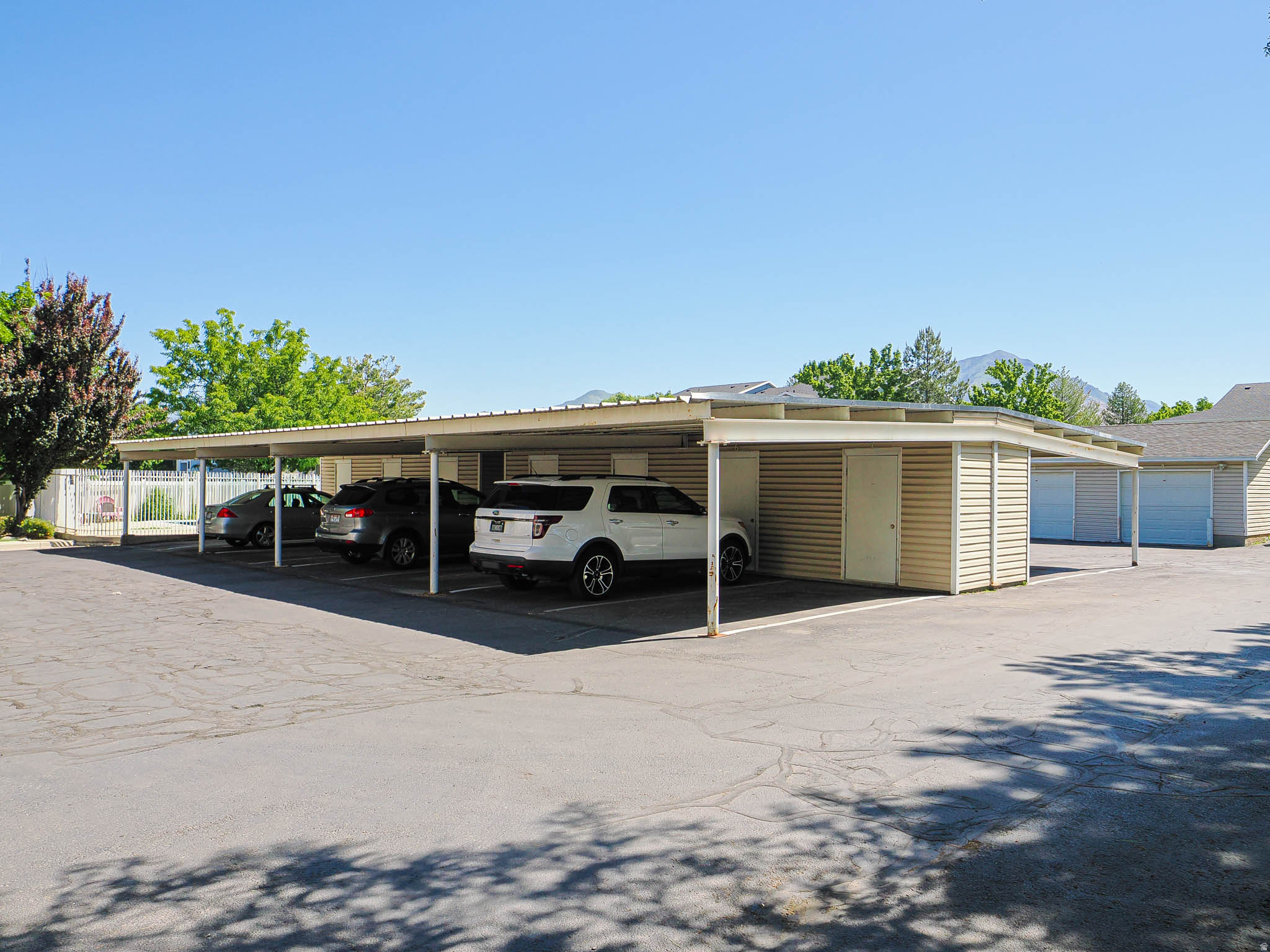 CAPRICE PLAZA - Residential