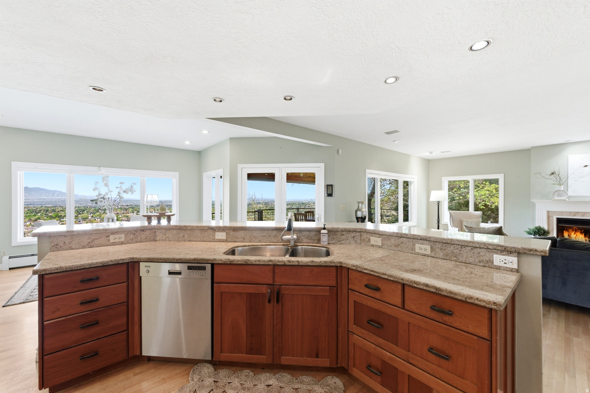 ALTAWOOD - Residential