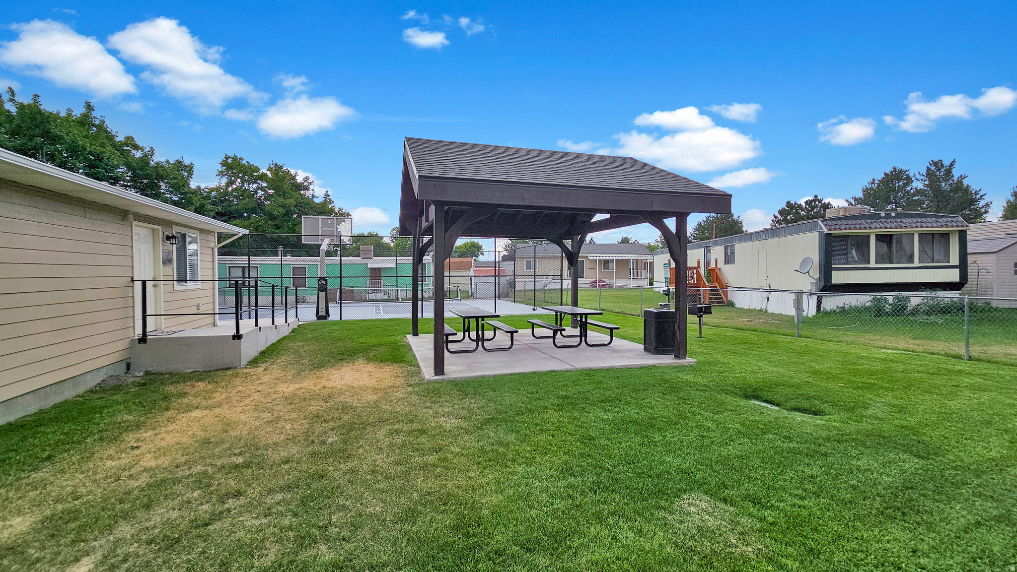 SOUTH WILLOW - Residential