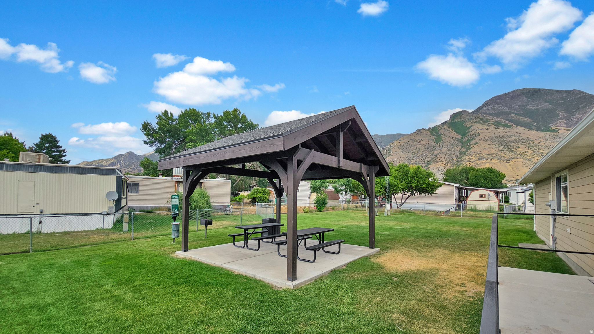 SOUTH WILLOW - Residential