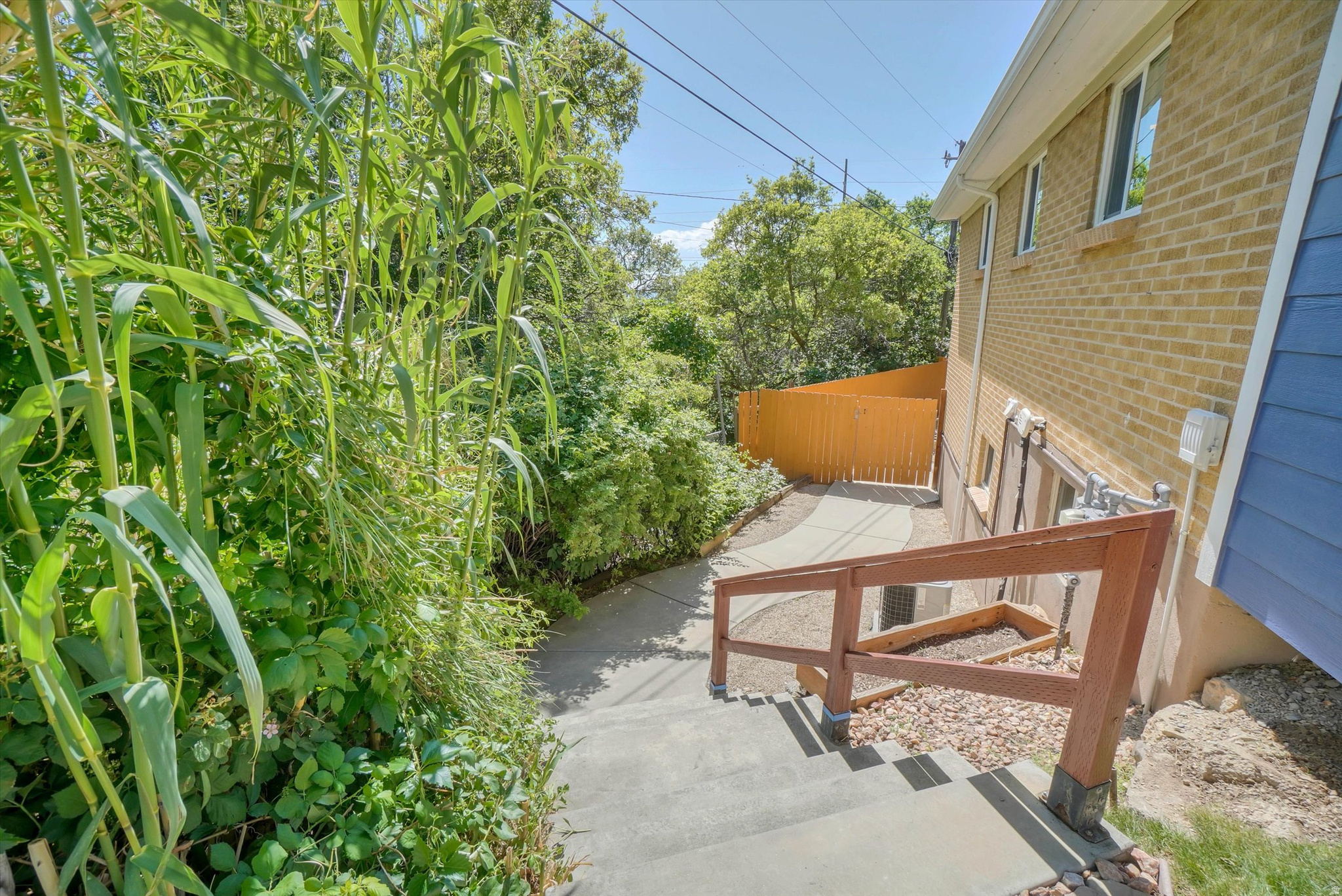 MAYWOOD HILLS - Residential