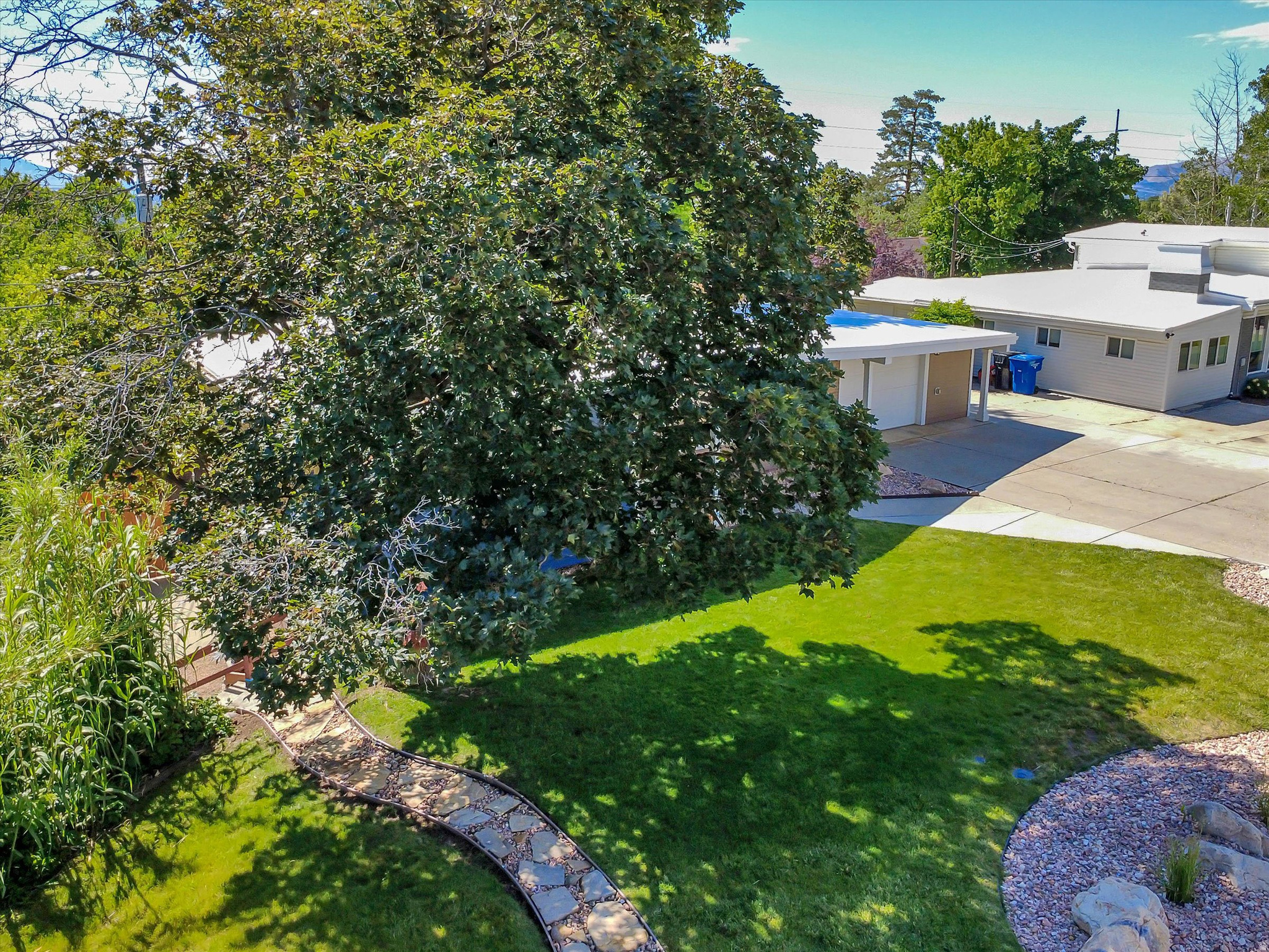 MAYWOOD HILLS - Residential