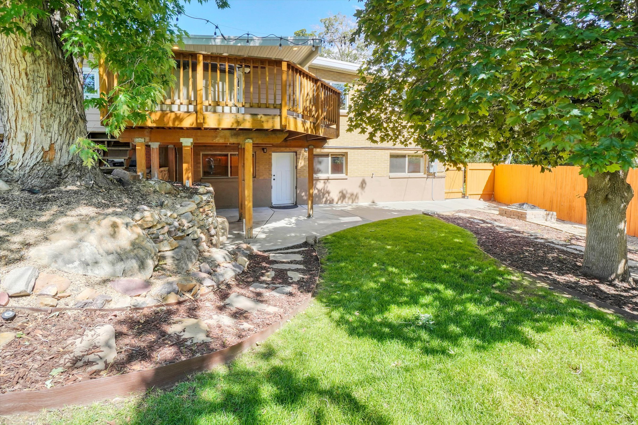 MAYWOOD HILLS - Residential