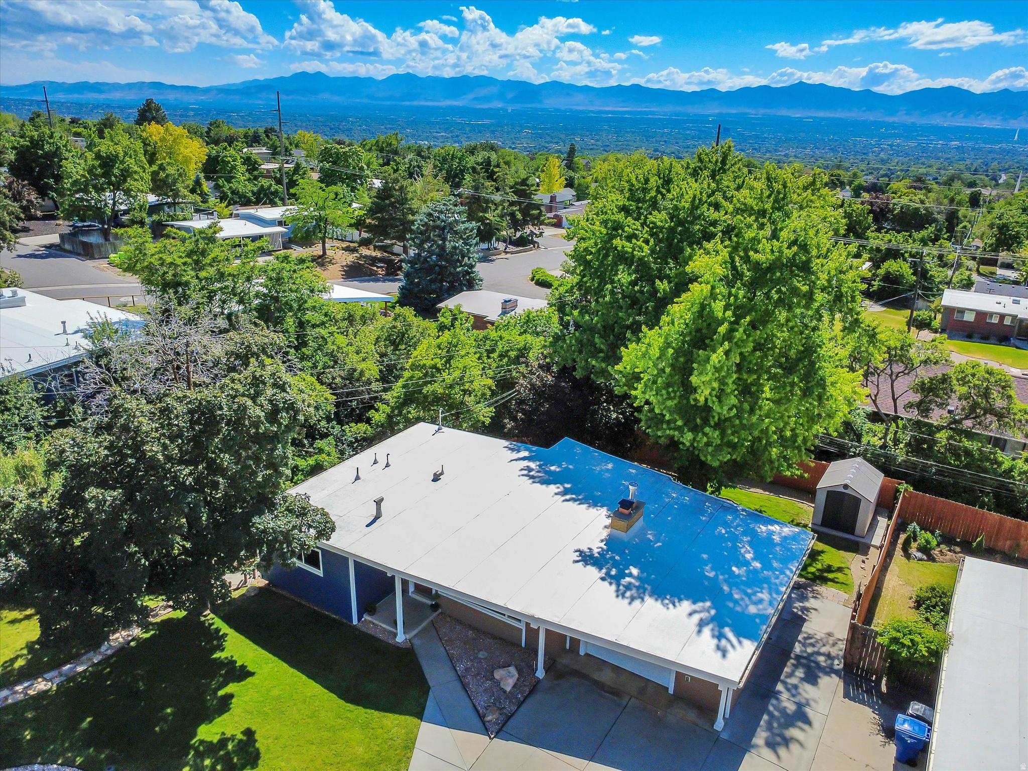 MAYWOOD HILLS - Residential