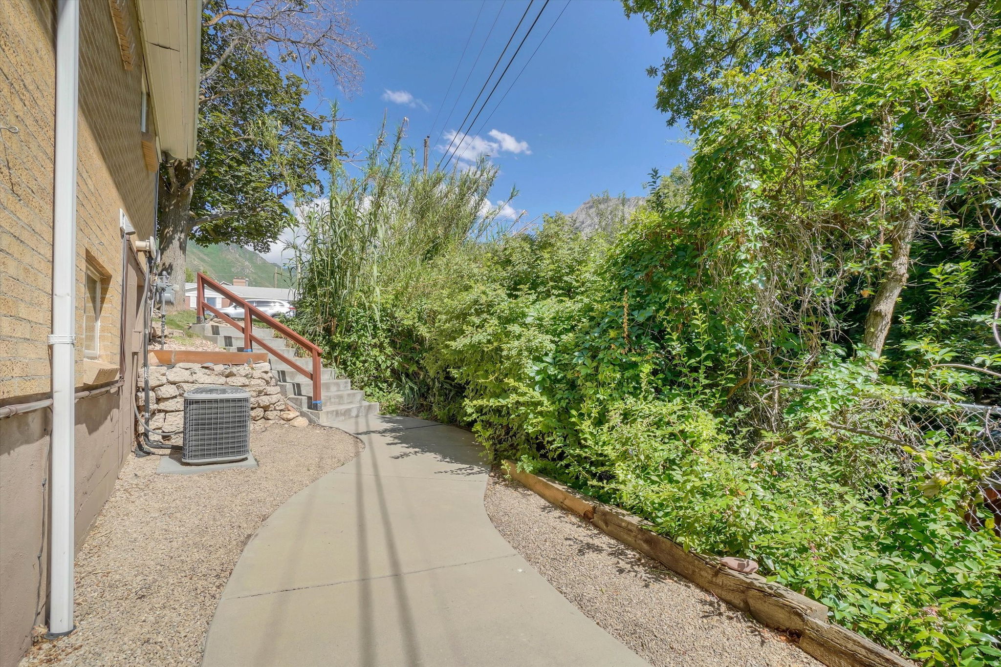 MAYWOOD HILLS - Residential
