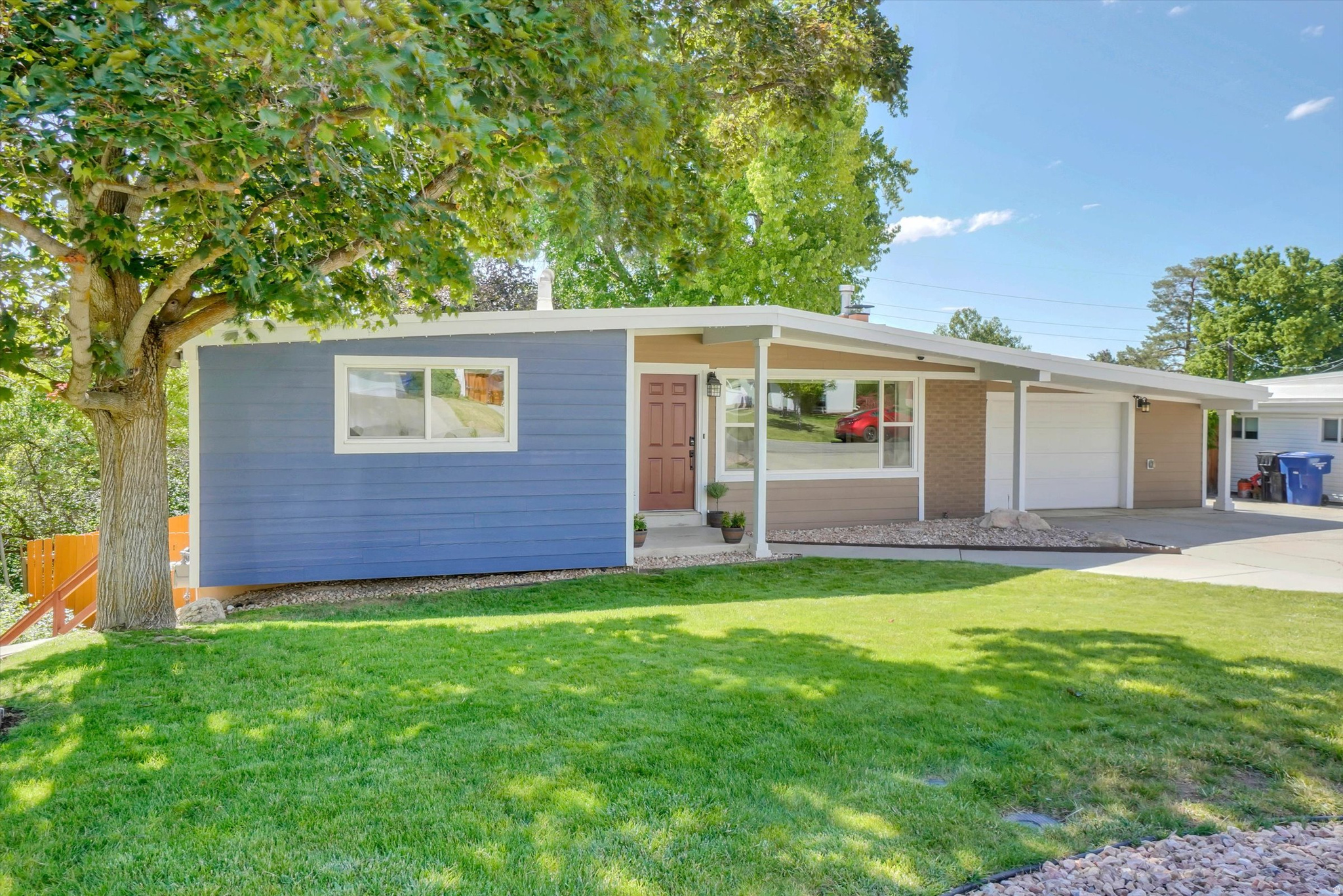 MAYWOOD HILLS - Residential