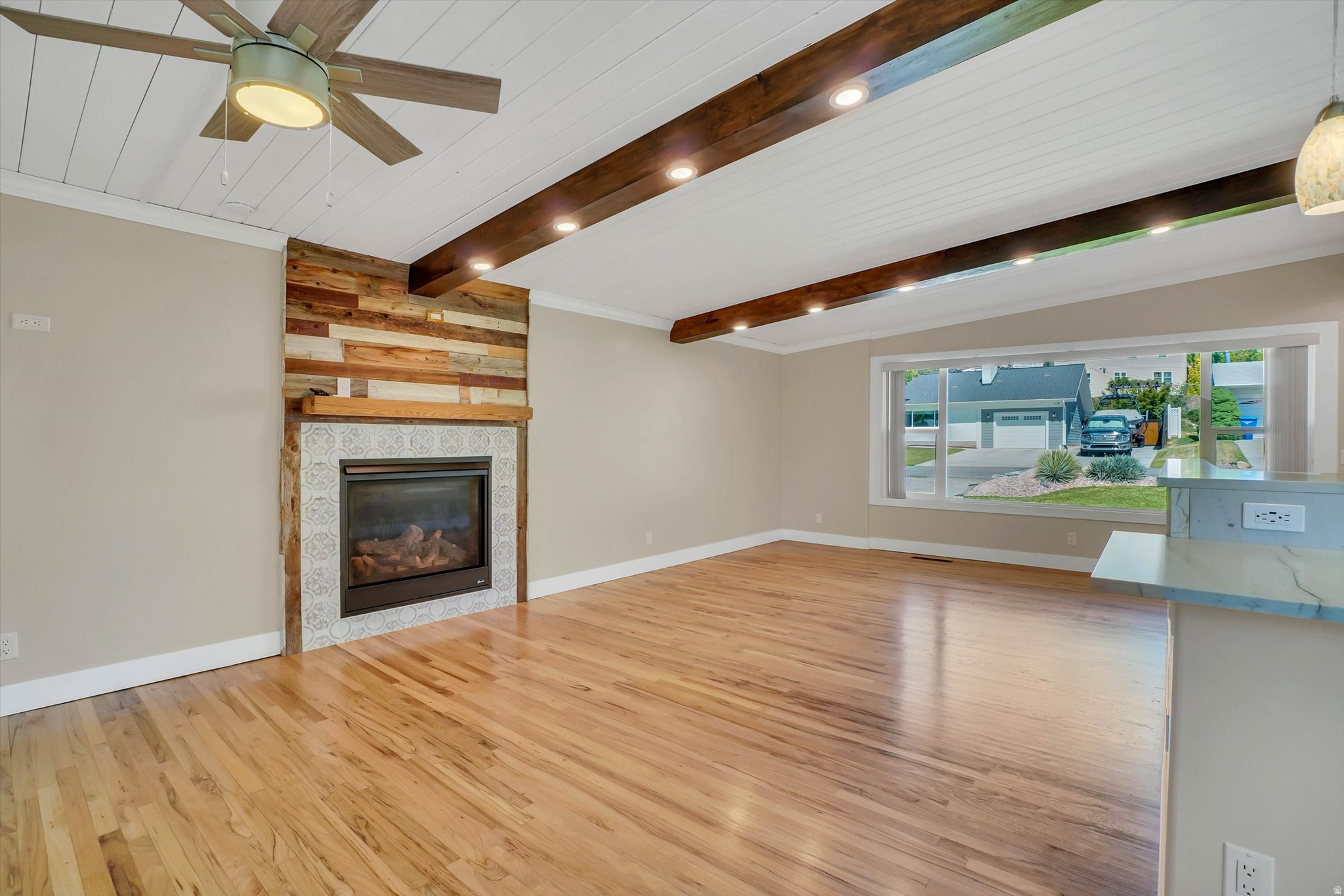 MAYWOOD HILLS - Residential