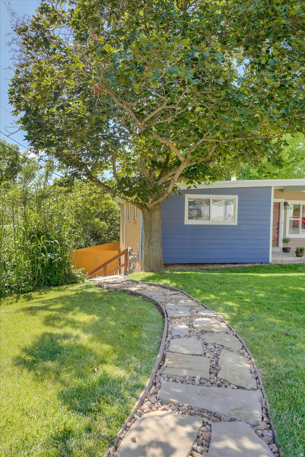 MAYWOOD HILLS - Residential