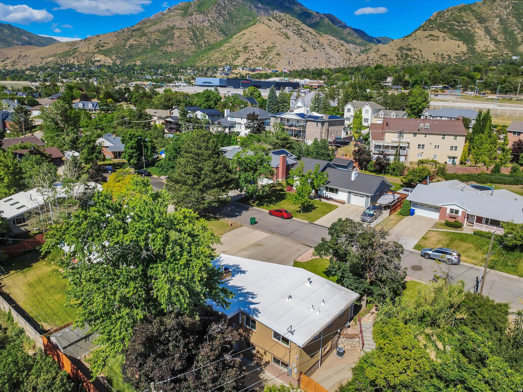MAYWOOD HILLS - Residential