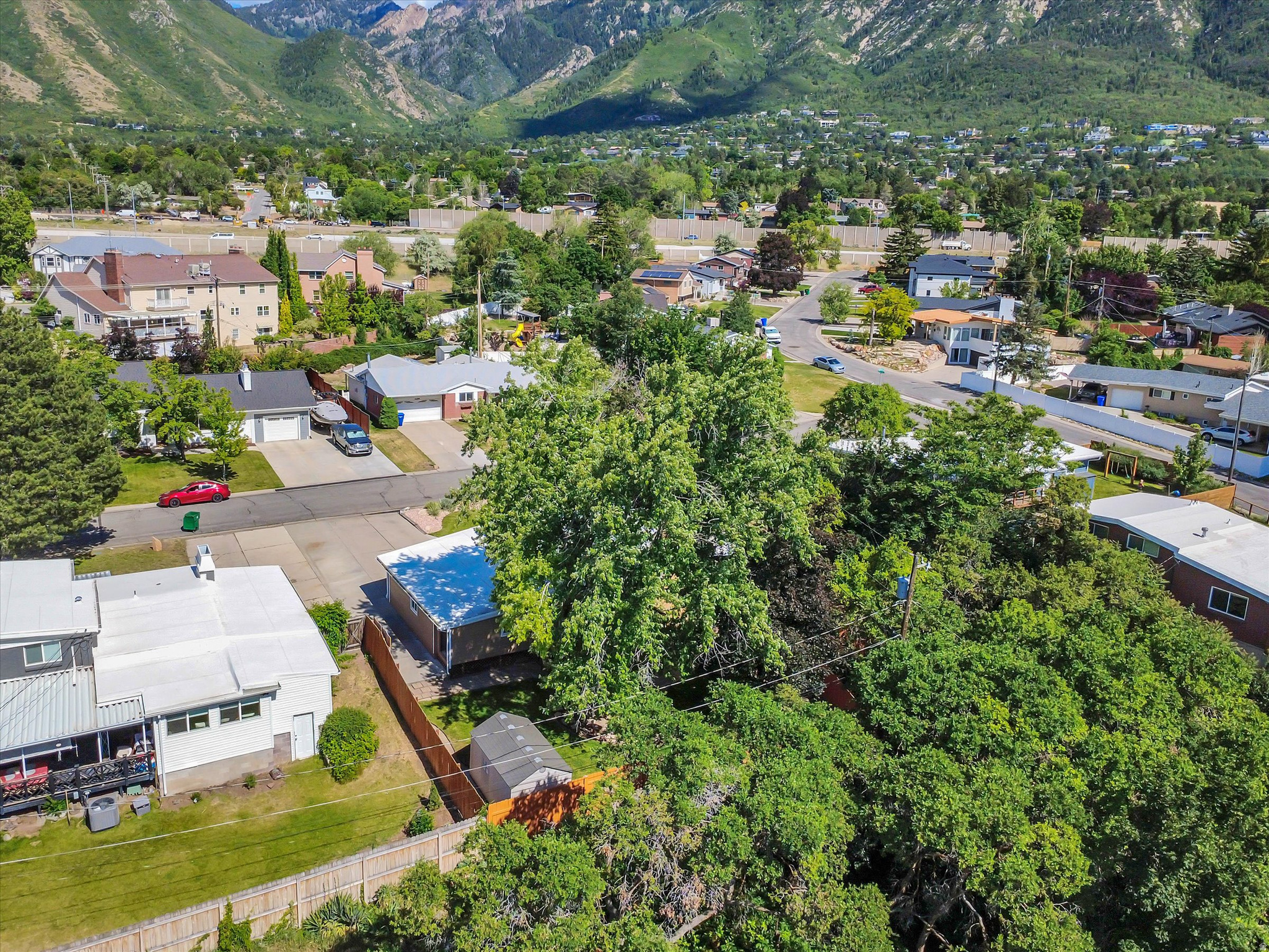 MAYWOOD HILLS - Residential