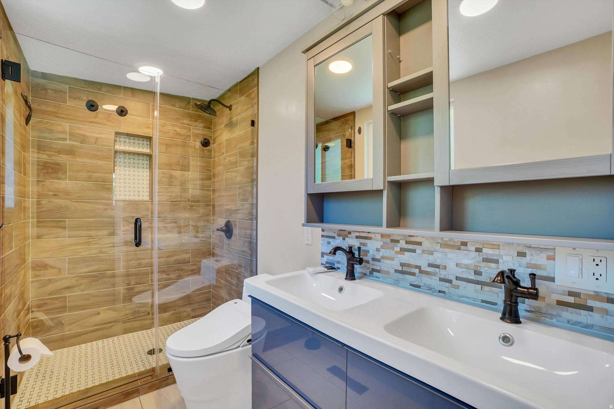 MAYWOOD HILLS - Residential