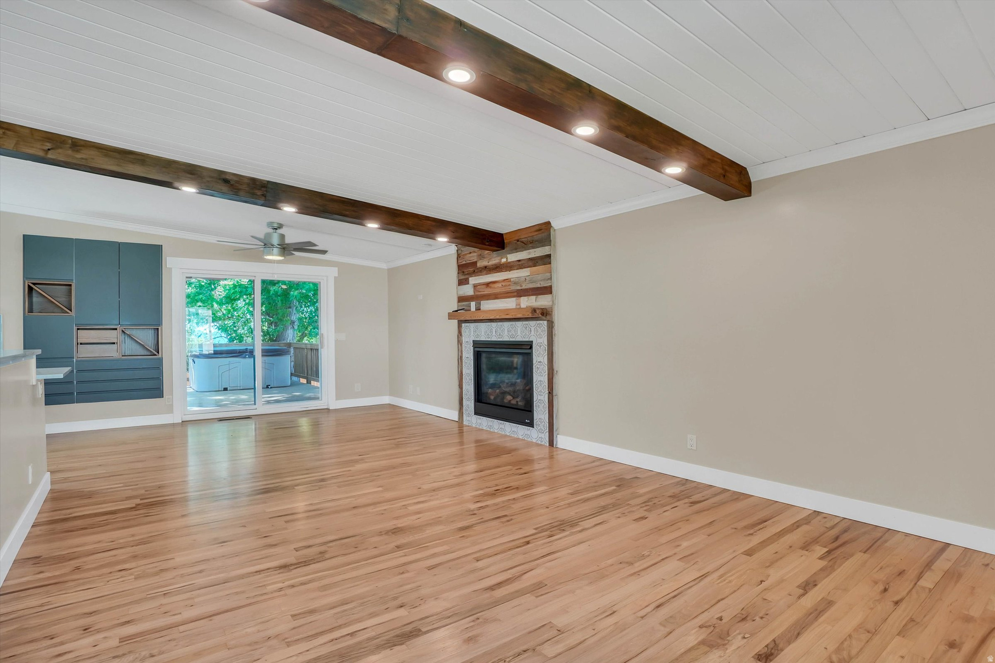 MAYWOOD HILLS - Residential