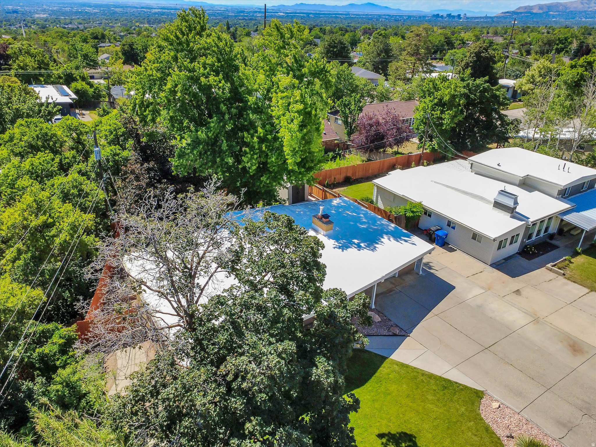 MAYWOOD HILLS - Residential