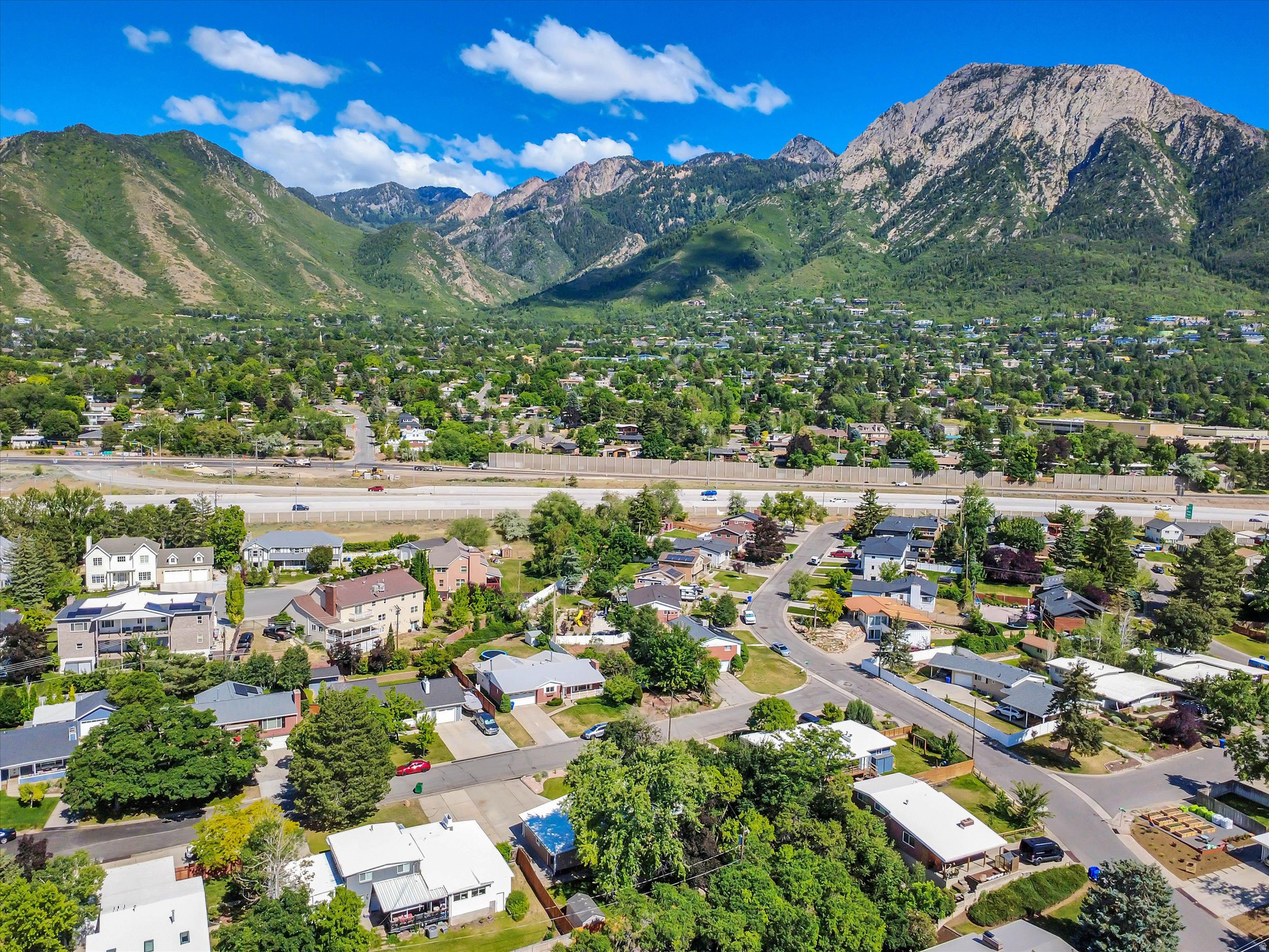 MAYWOOD HILLS - Residential
