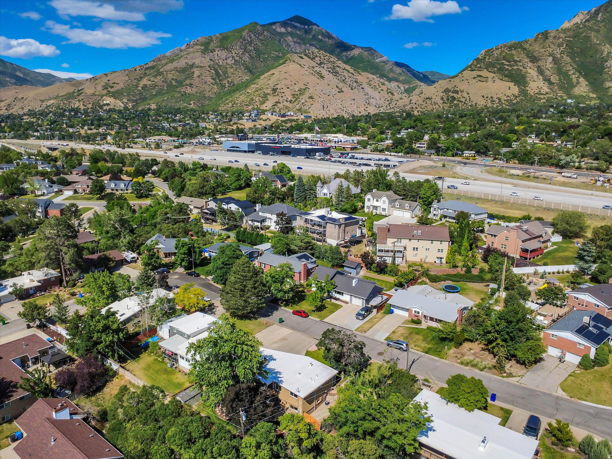 MAYWOOD HILLS - Residential