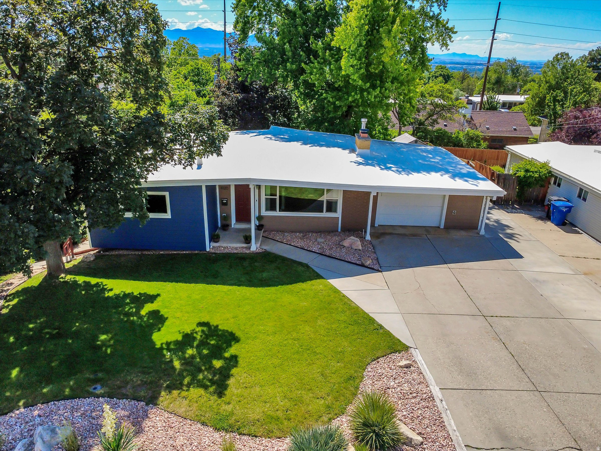 MAYWOOD HILLS - Residential