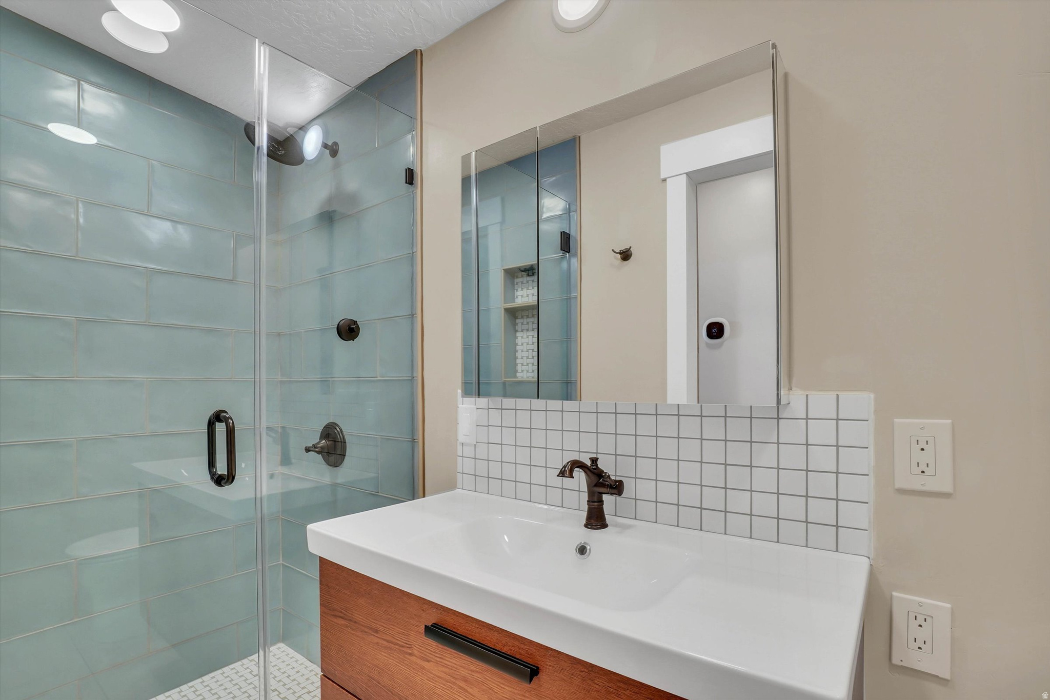 MAYWOOD HILLS - Residential
