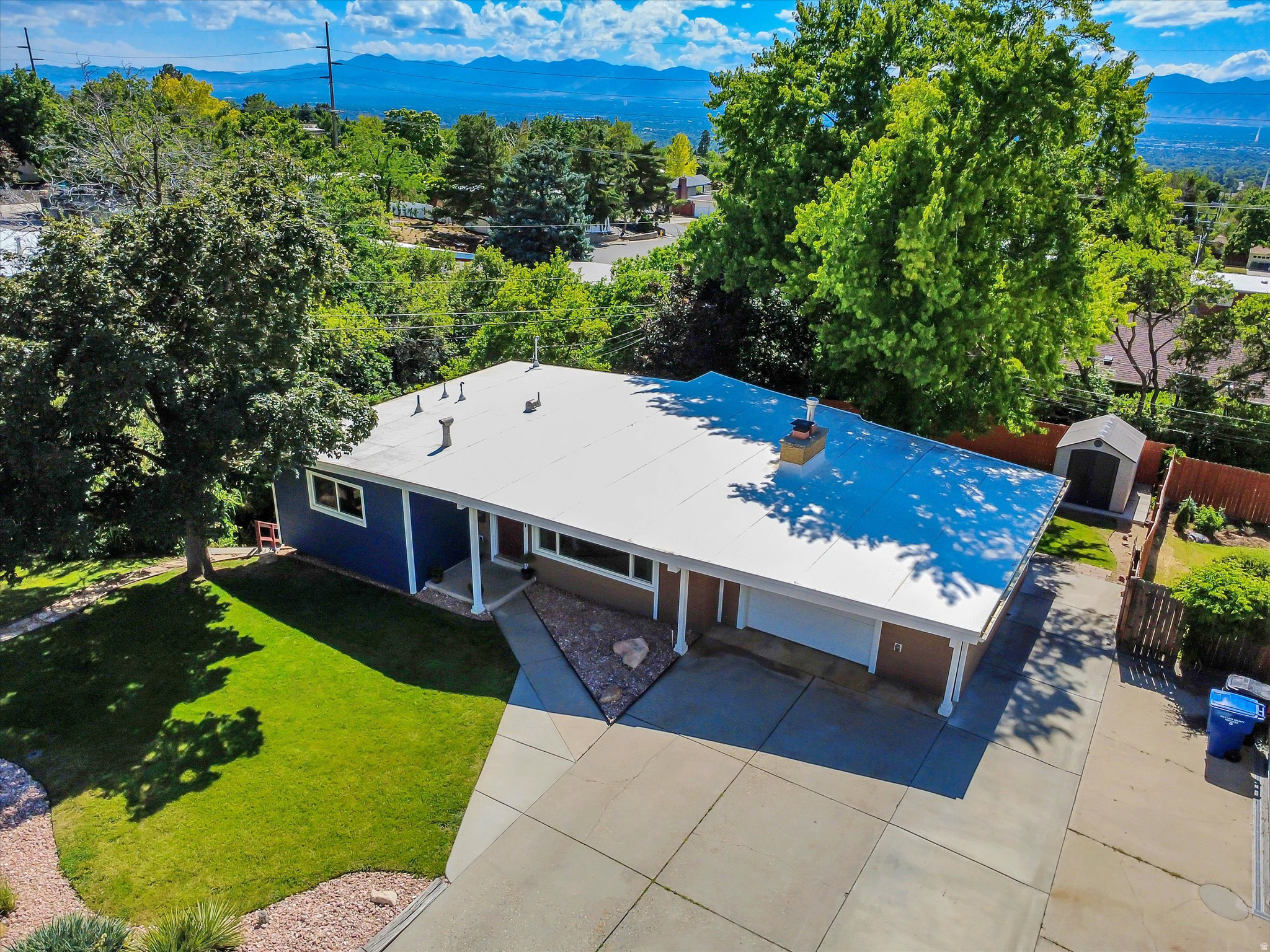 MAYWOOD HILLS - Residential