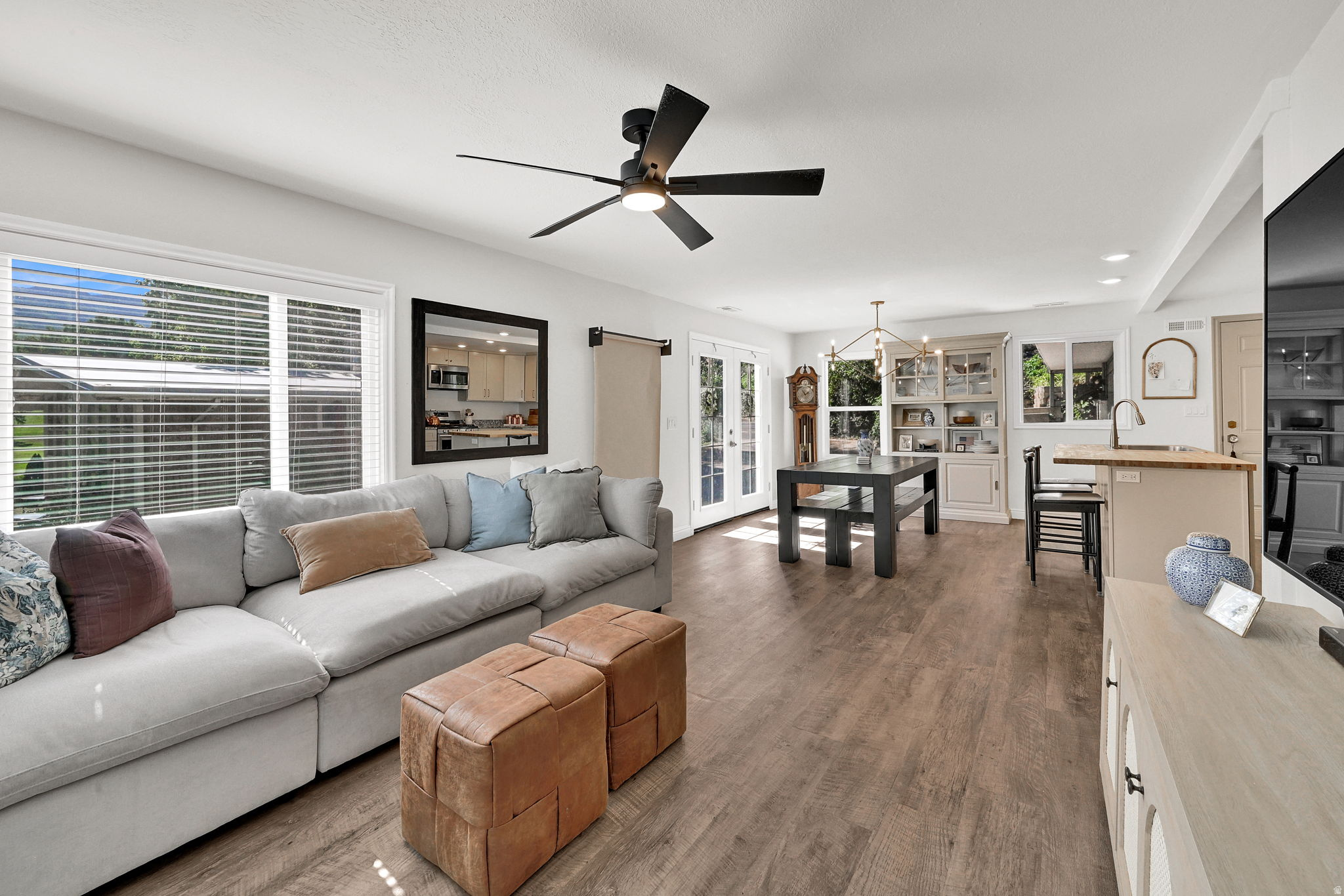 COUNTRY CLUB HEIGHTS - Residential