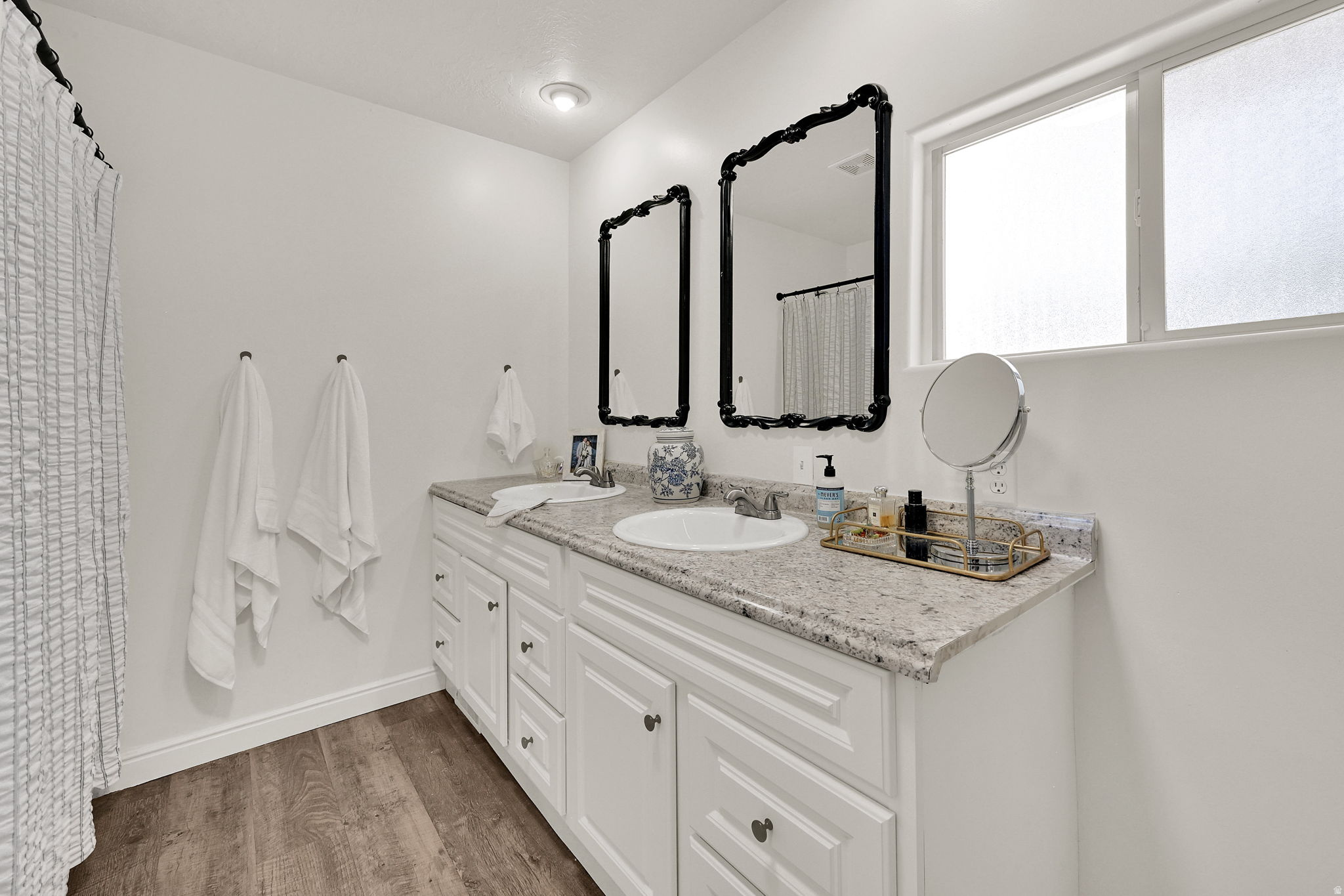 COUNTRY CLUB HEIGHTS - Residential