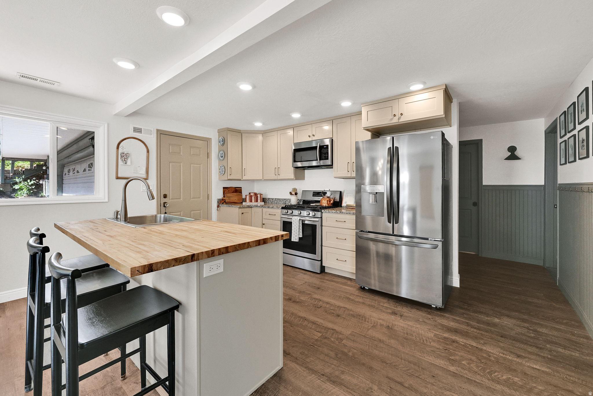COUNTRY CLUB HEIGHTS - Residential