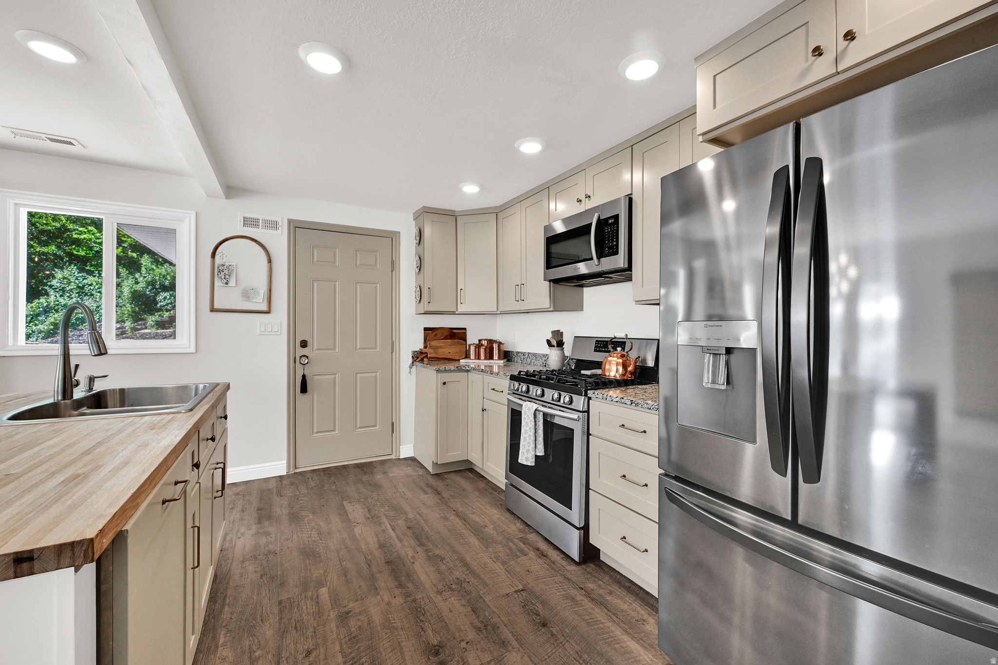 COUNTRY CLUB HEIGHTS - Residential