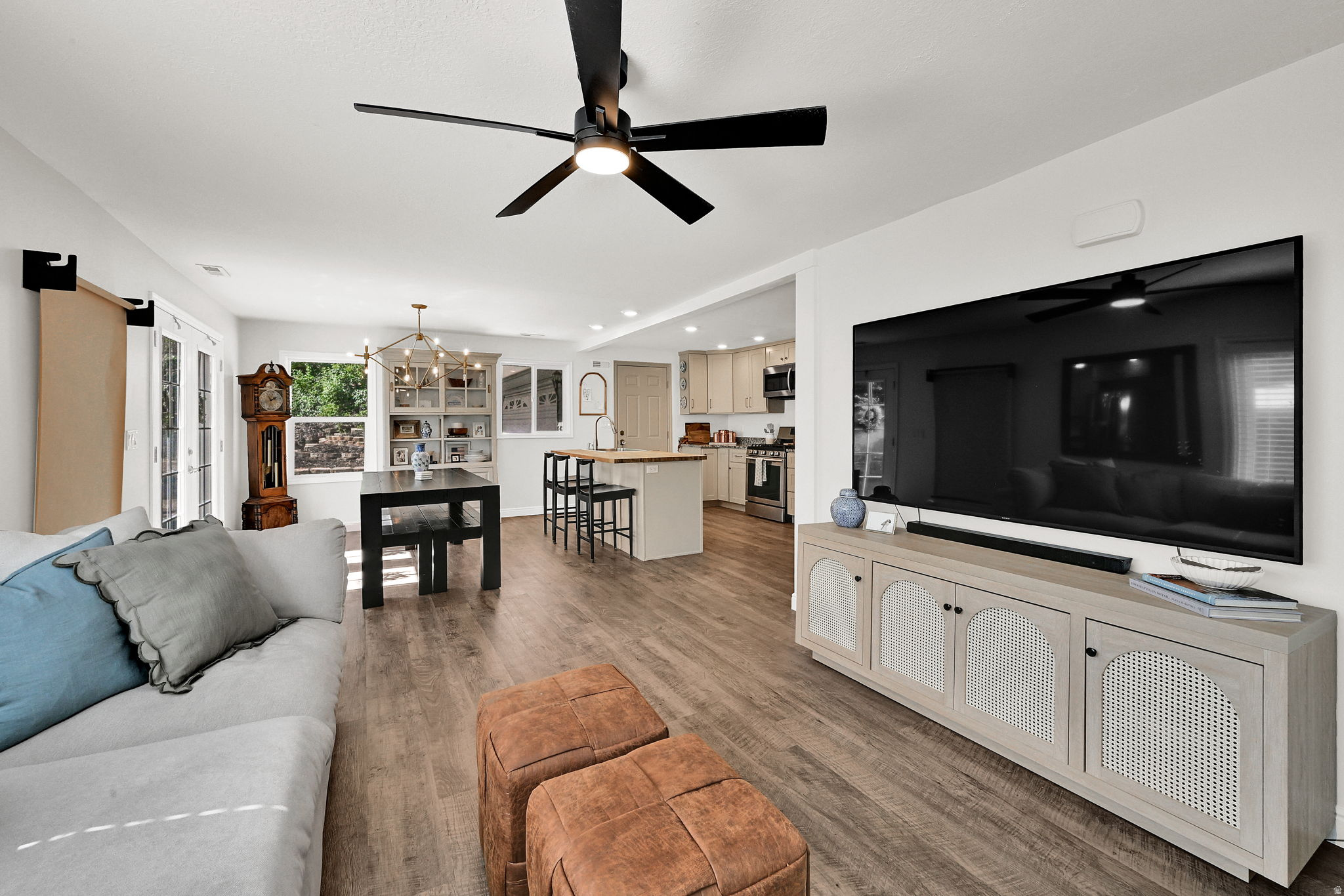 COUNTRY CLUB HEIGHTS - Residential