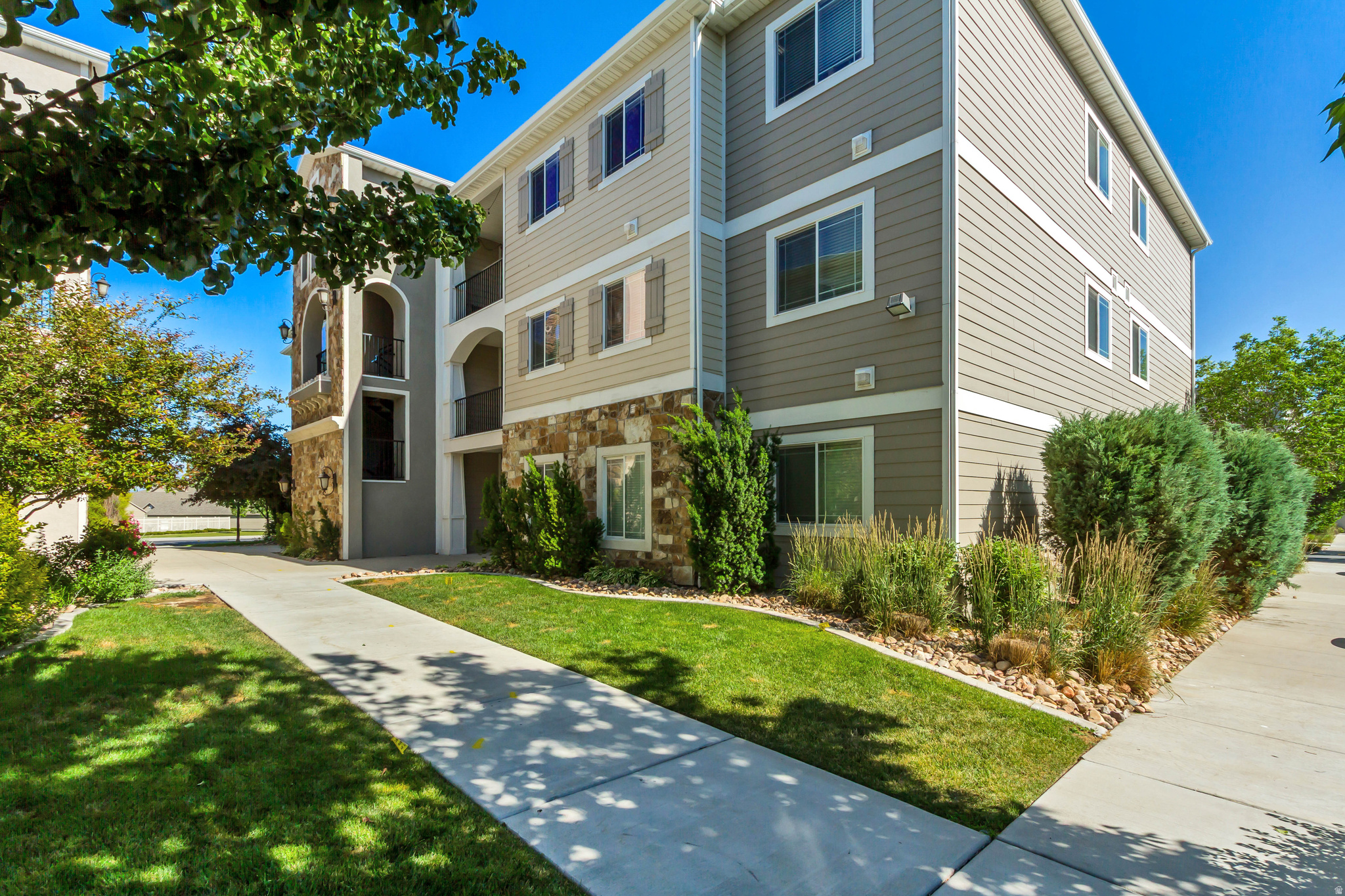 HILLCREST CONDOS - Residential