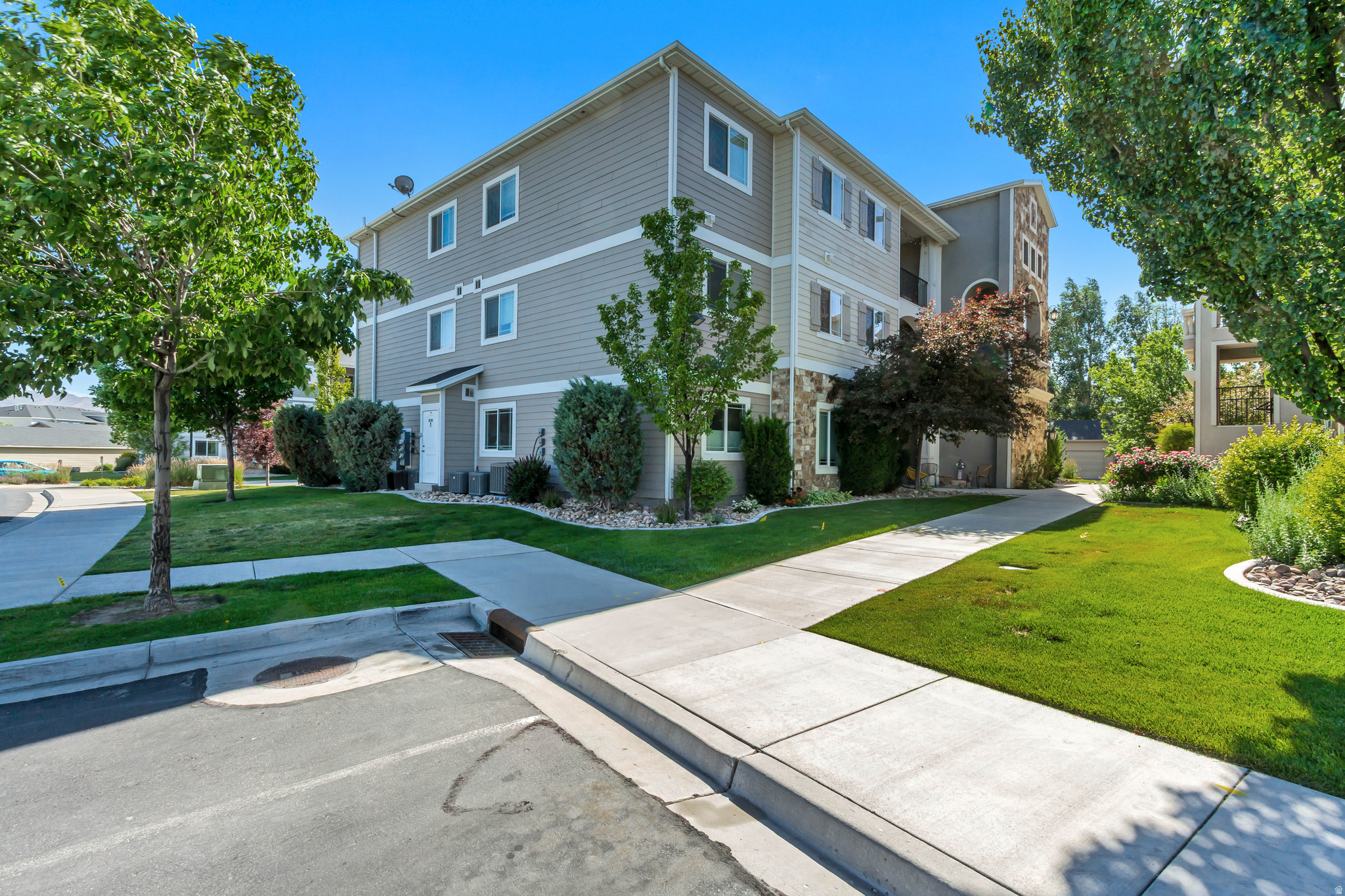 HILLCREST CONDOS - Residential