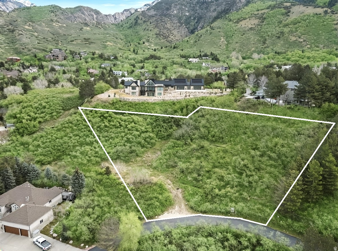 HIDDEN RIDGE - Land