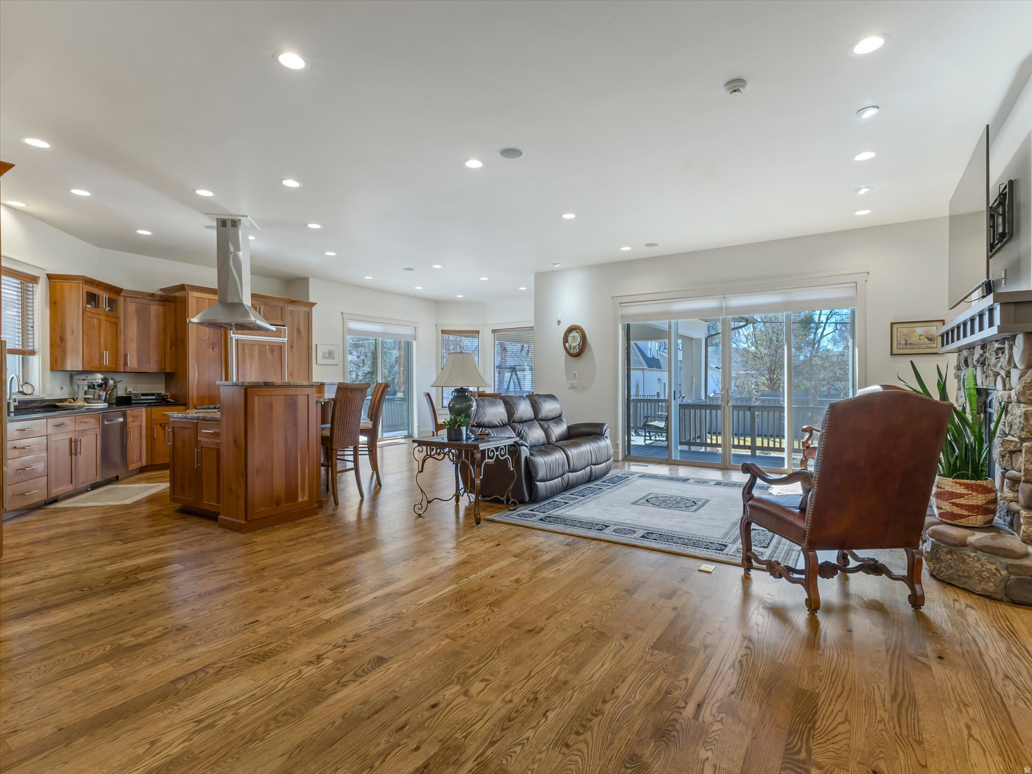 CHARLESTON PLACE - Residential