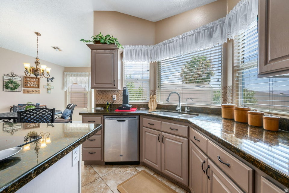 PARADISE WEST 3 - Residential
