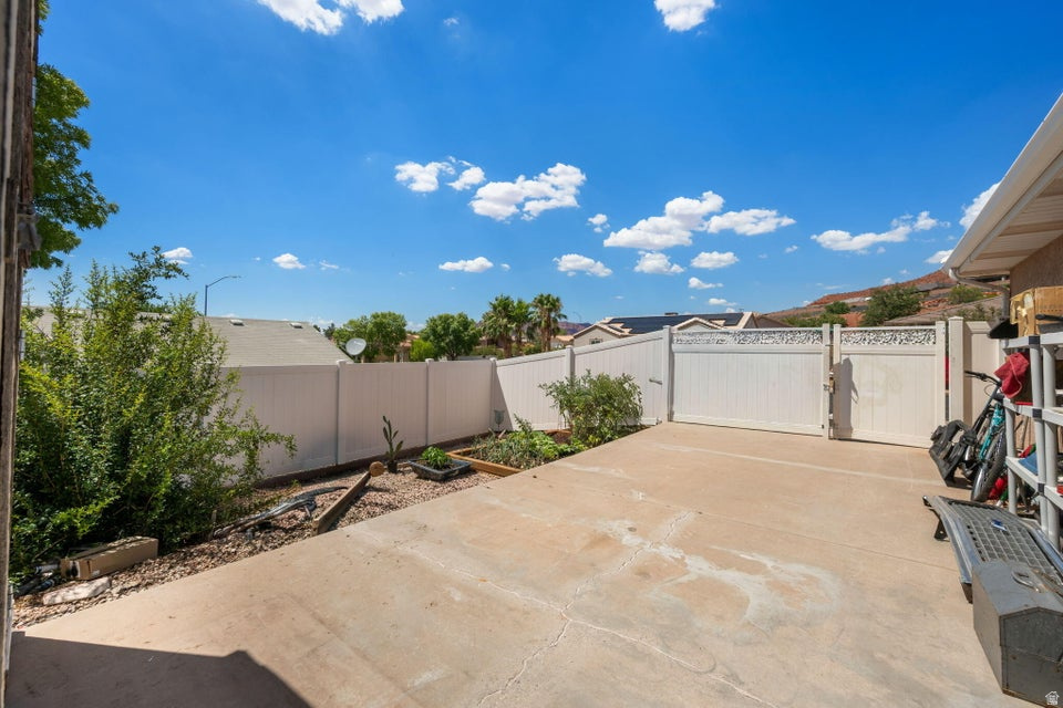PARADISE WEST 3 - Residential