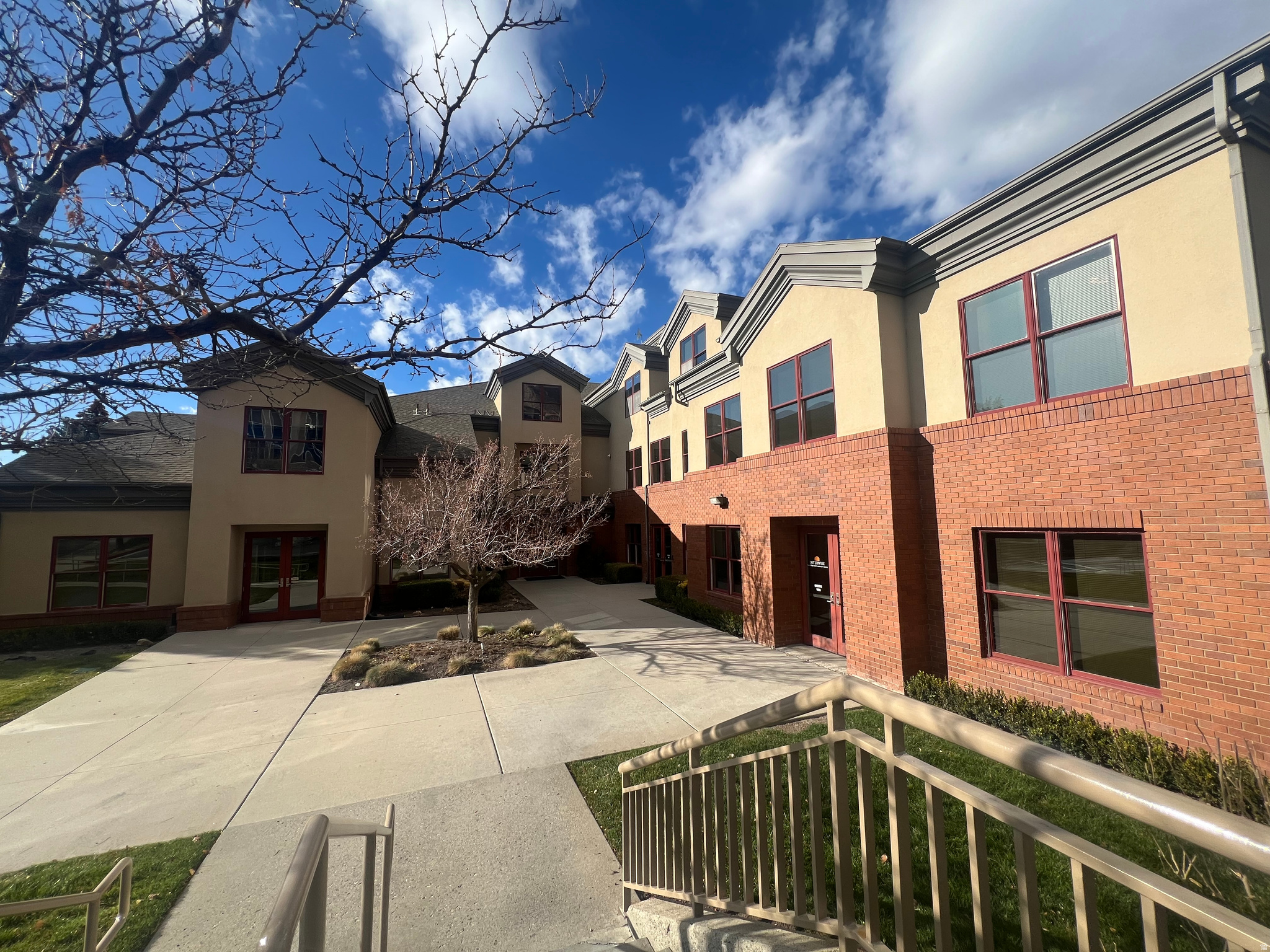 COTTONWOOD R - Commercial Sale