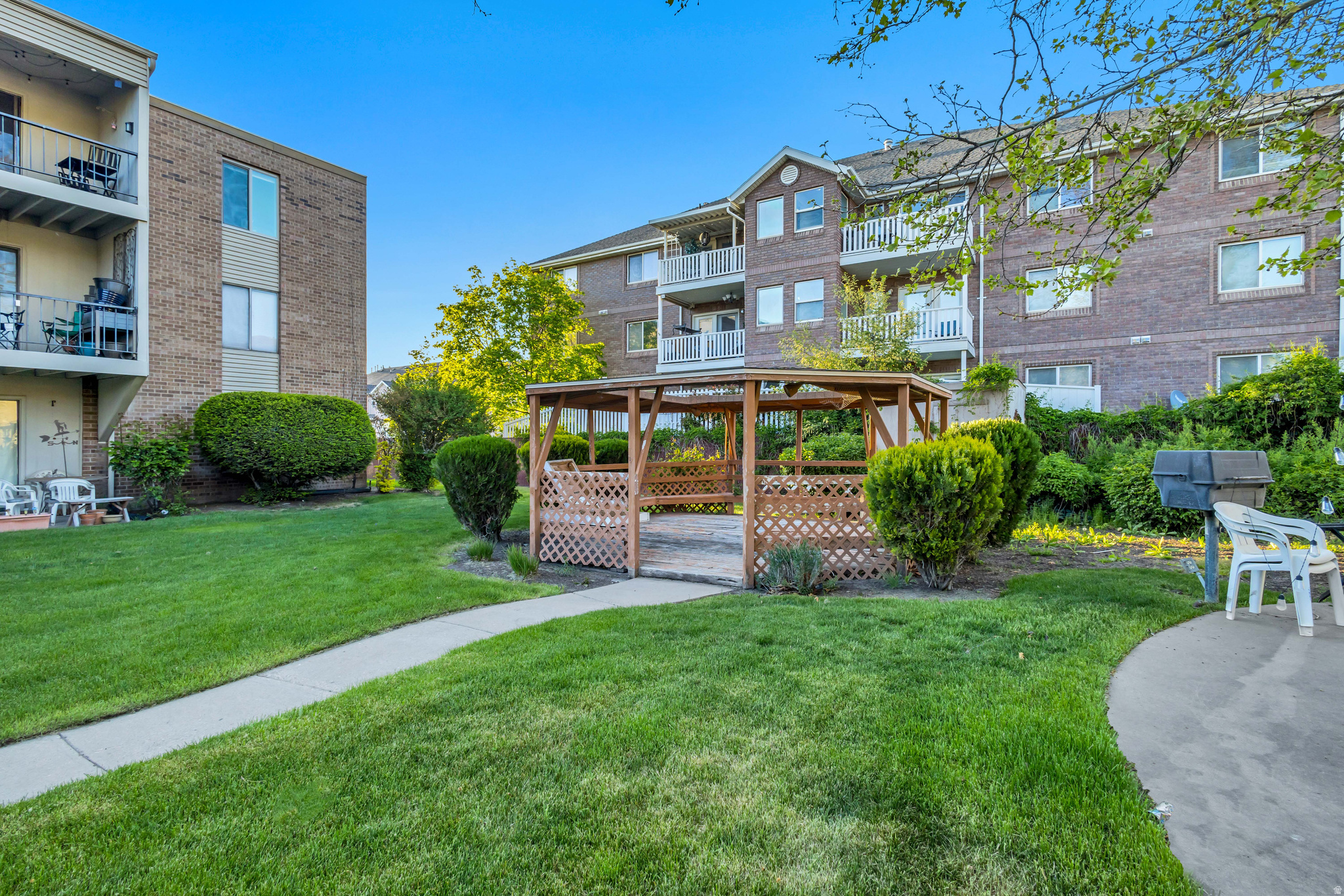 BOUNTIFUL MANOR - Residential