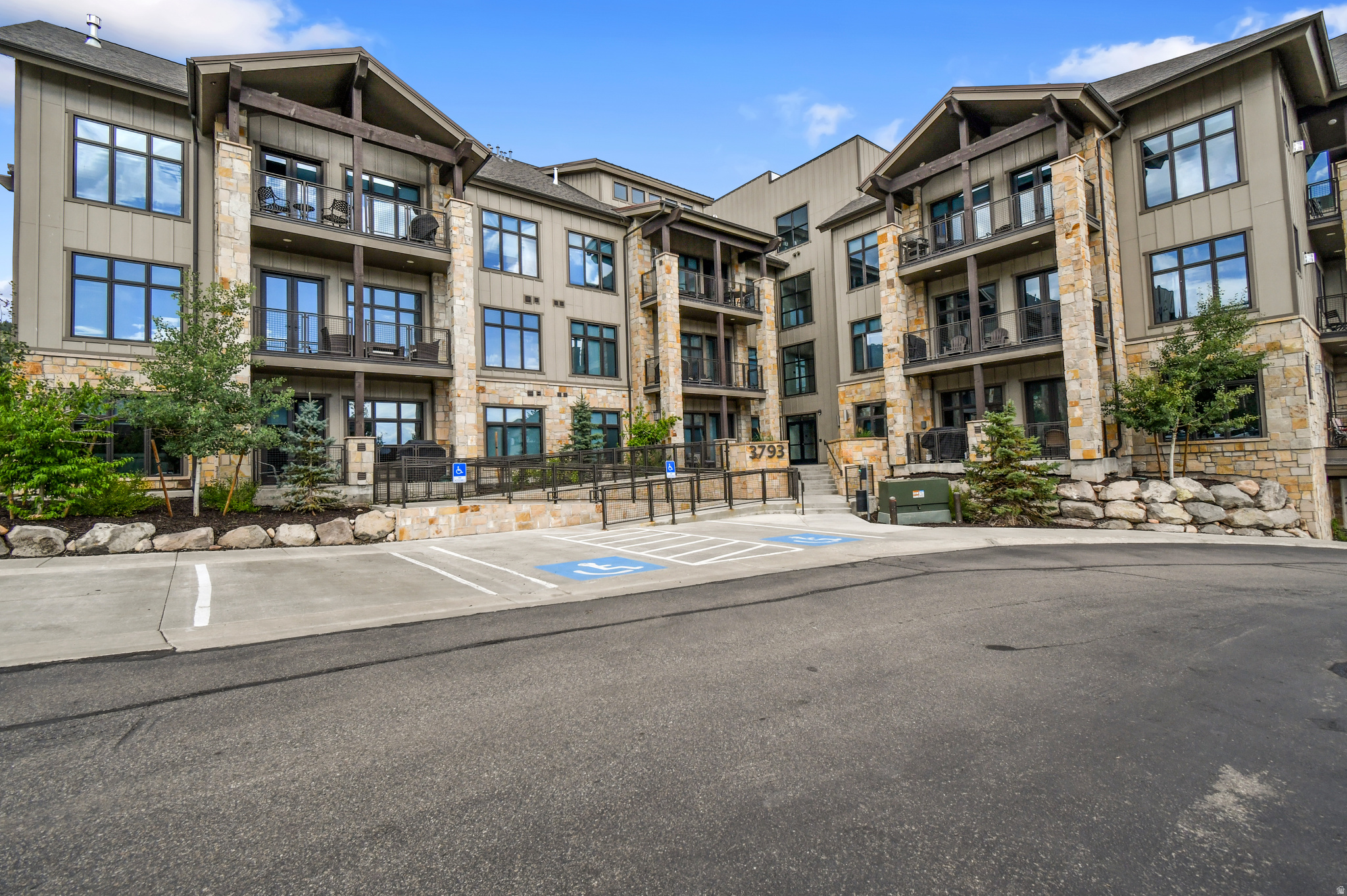 THE LOFTS AT BLACKSTONE CONDOMINIUM - Residential